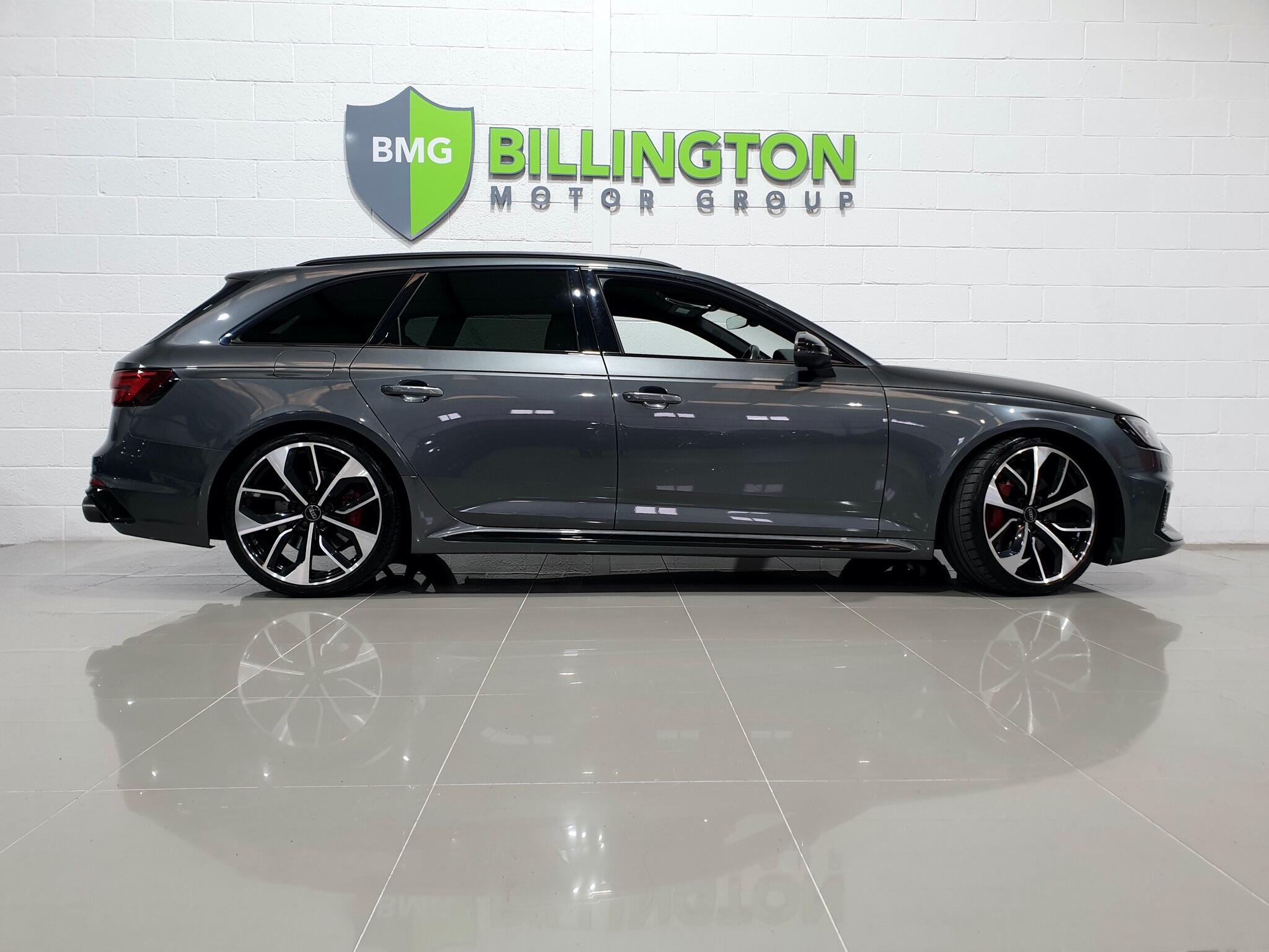Audi RS4 view 33