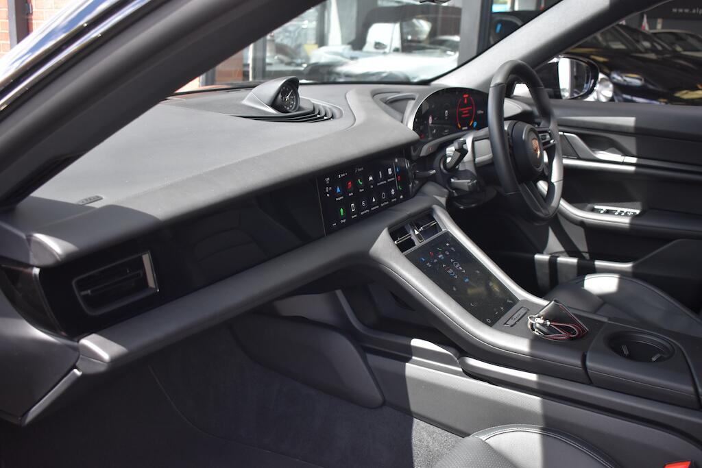 Porsche Taycan view 39