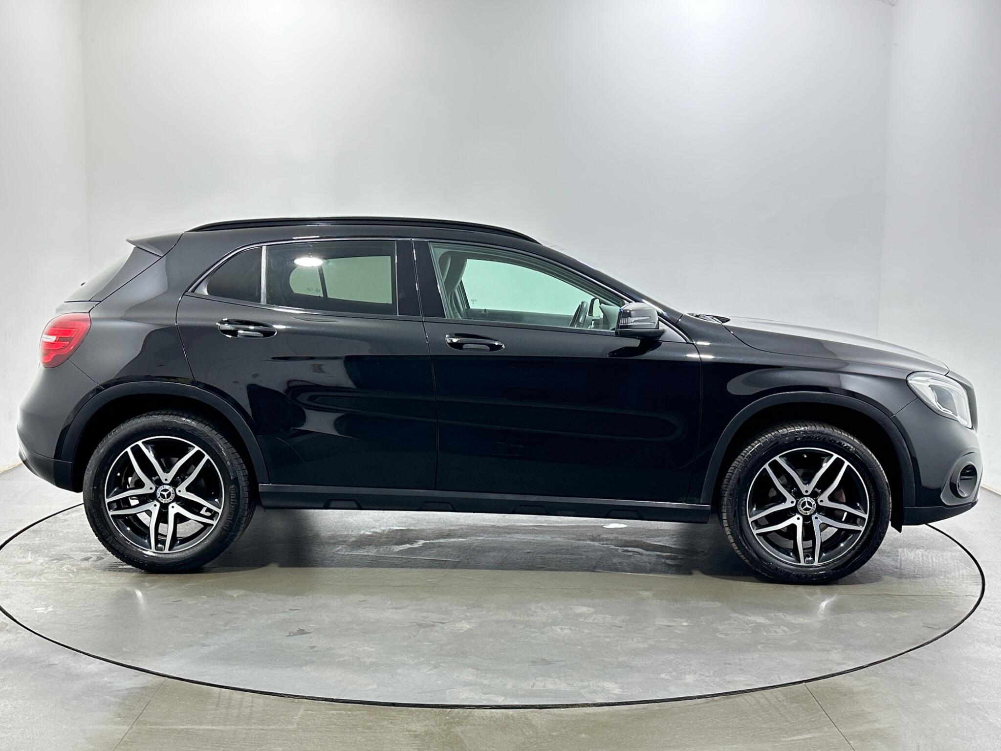 Mercedes-Benz Gla view 9