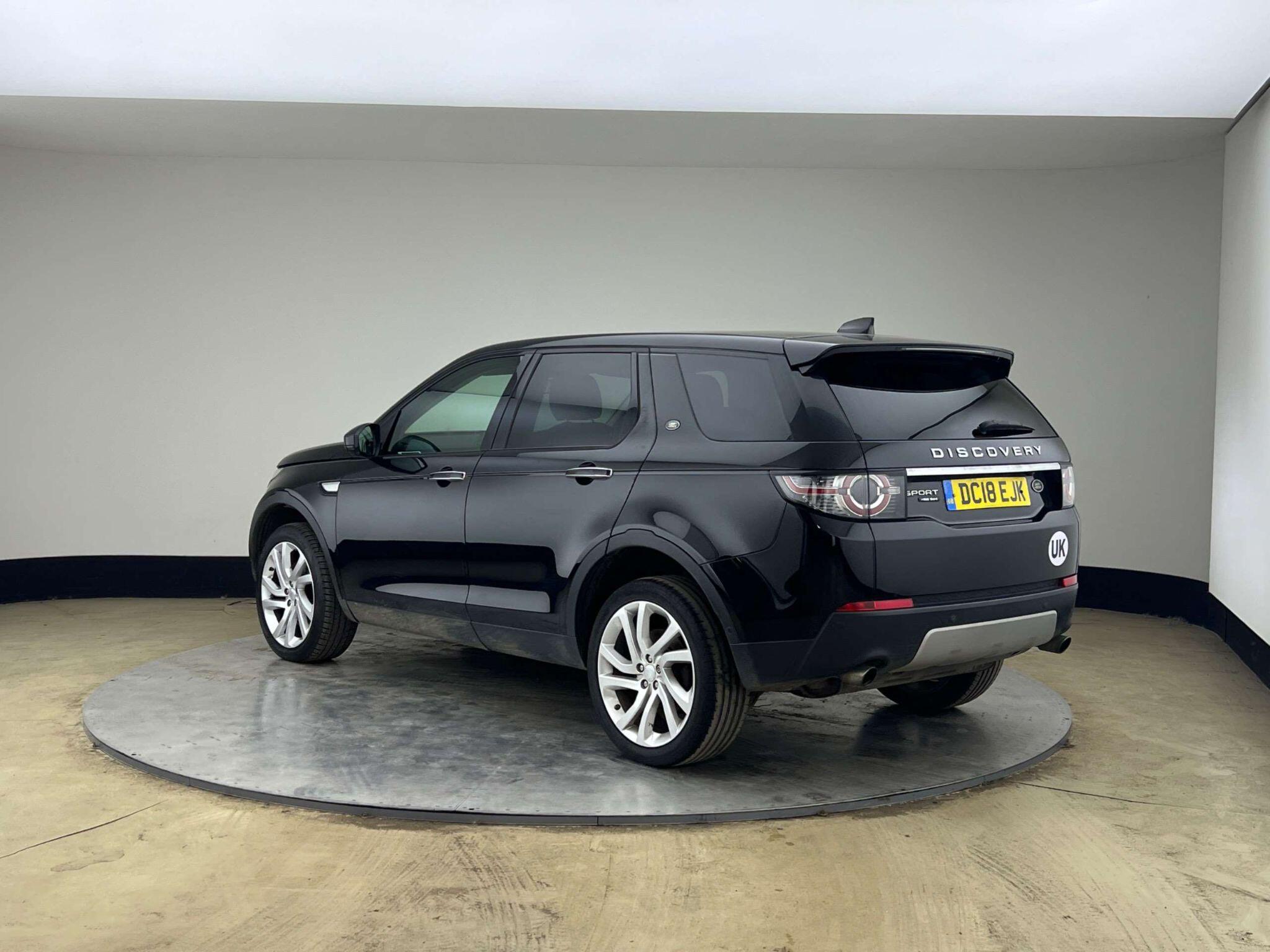 Land Rover Discovery Sport view 7