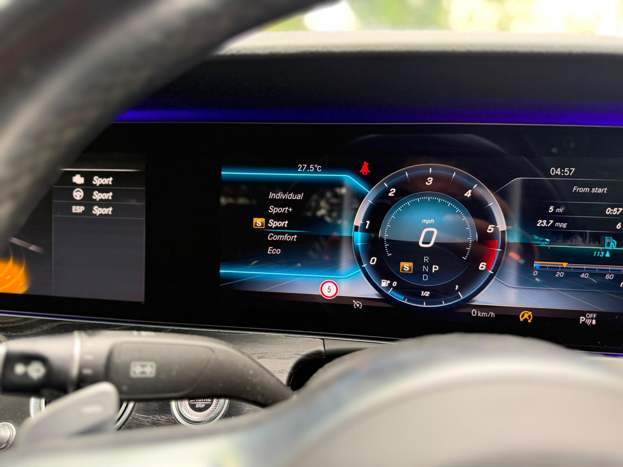 Mercedes-Benz E-Class view 32