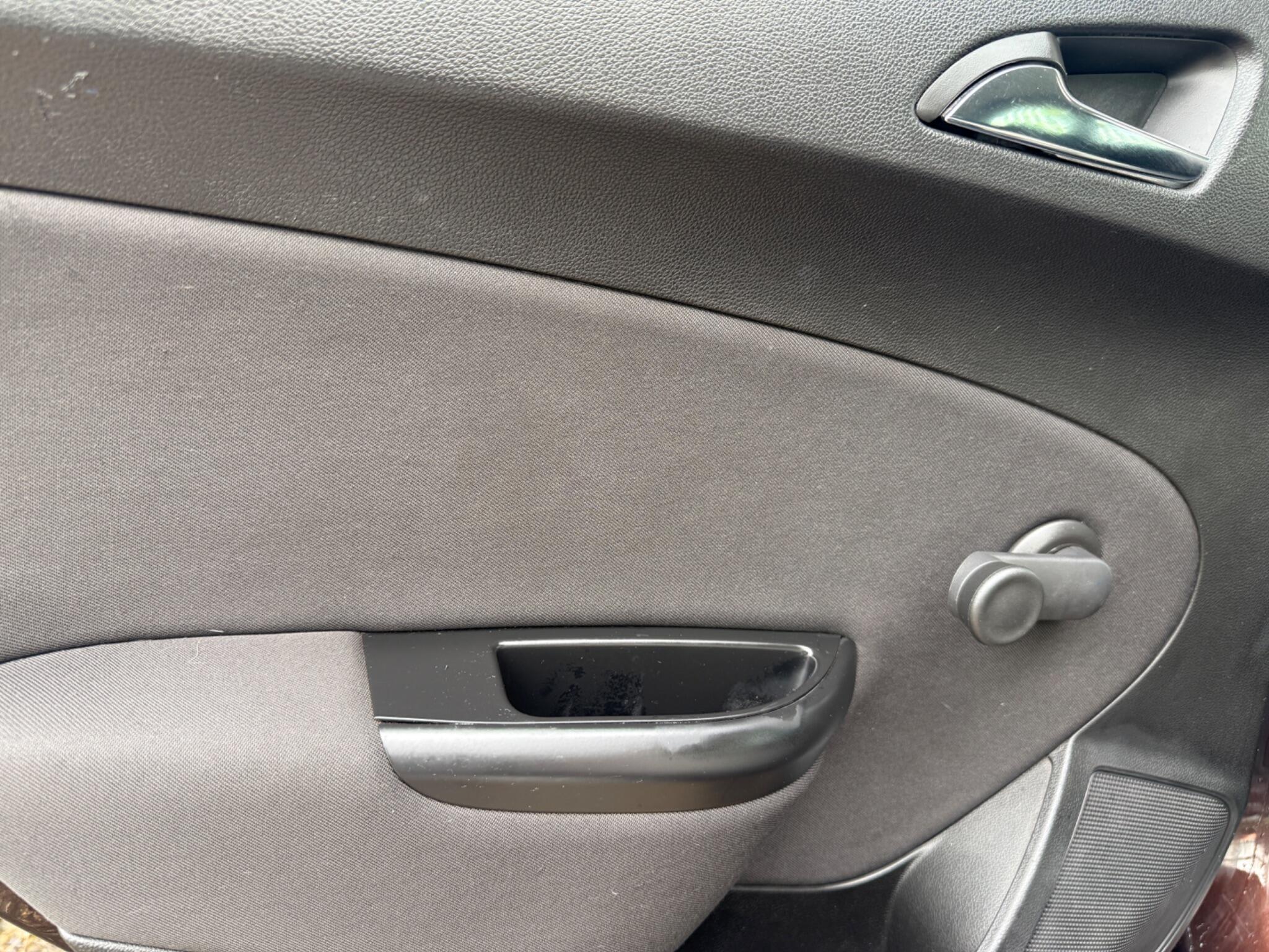 2014 Vauxhall Astra image 31