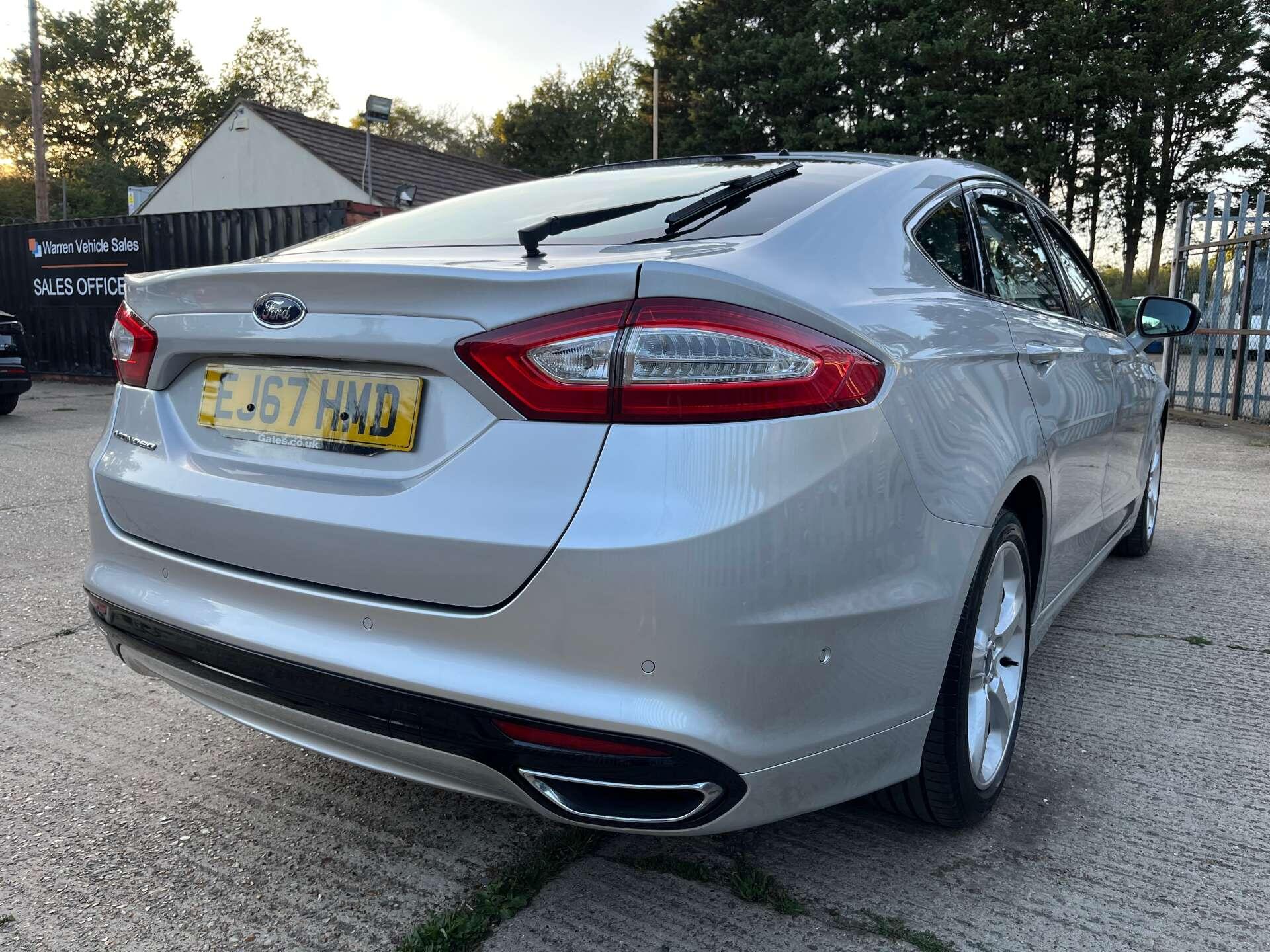 Ford Mondeo view 23
