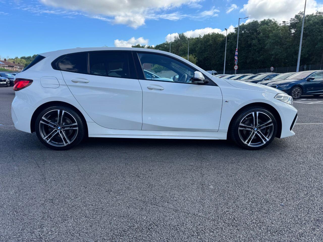 BMW 1 Series view 6