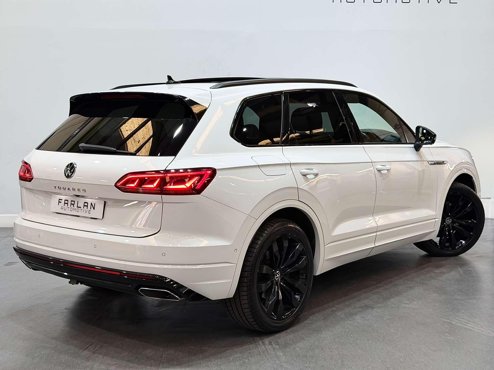 Volkswagen Touareg view 18