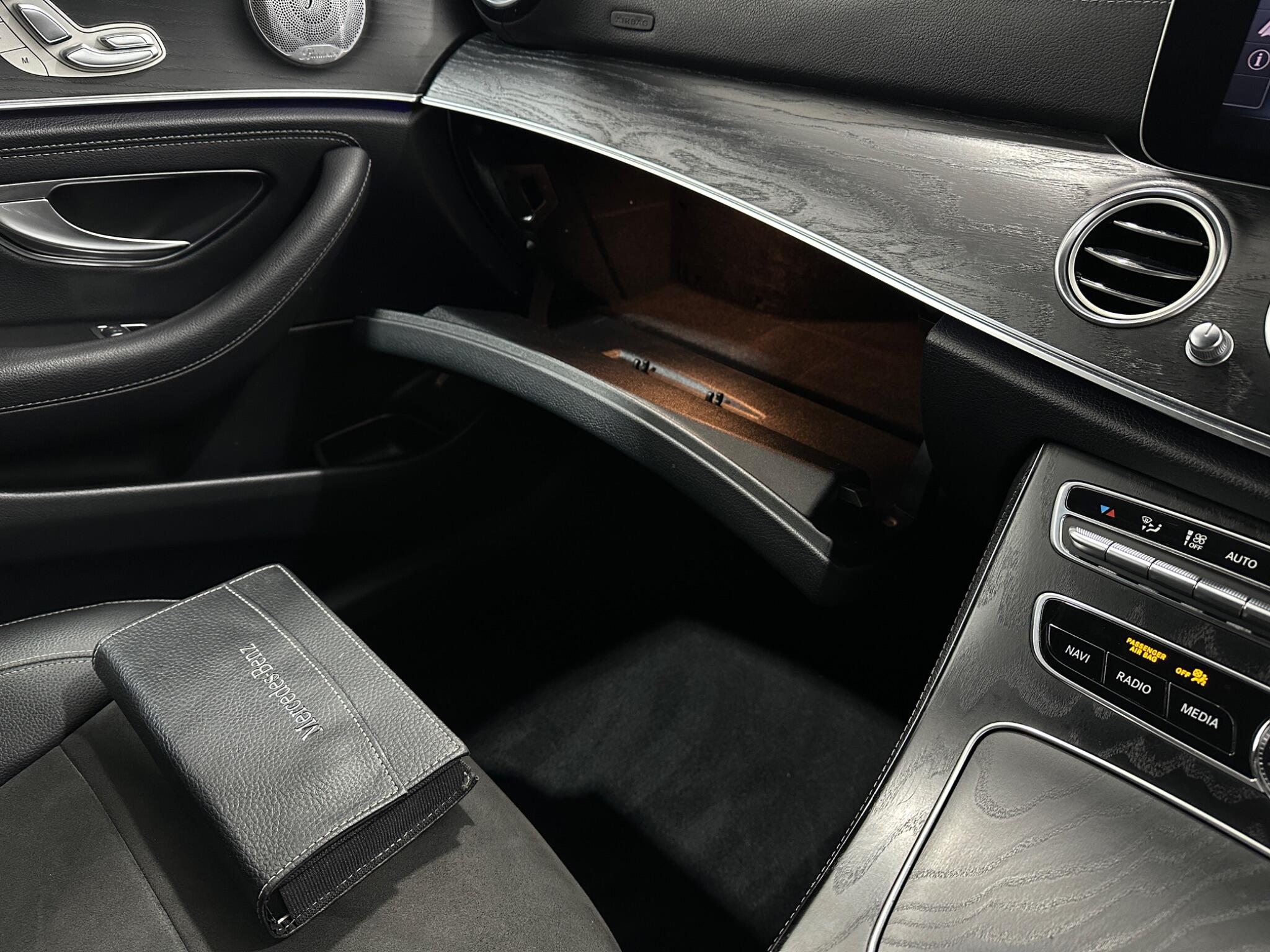Mercedes-Benz E-Class view 30