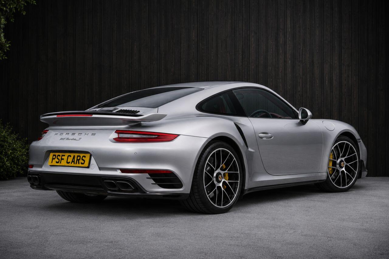 Porsche 911 view 11