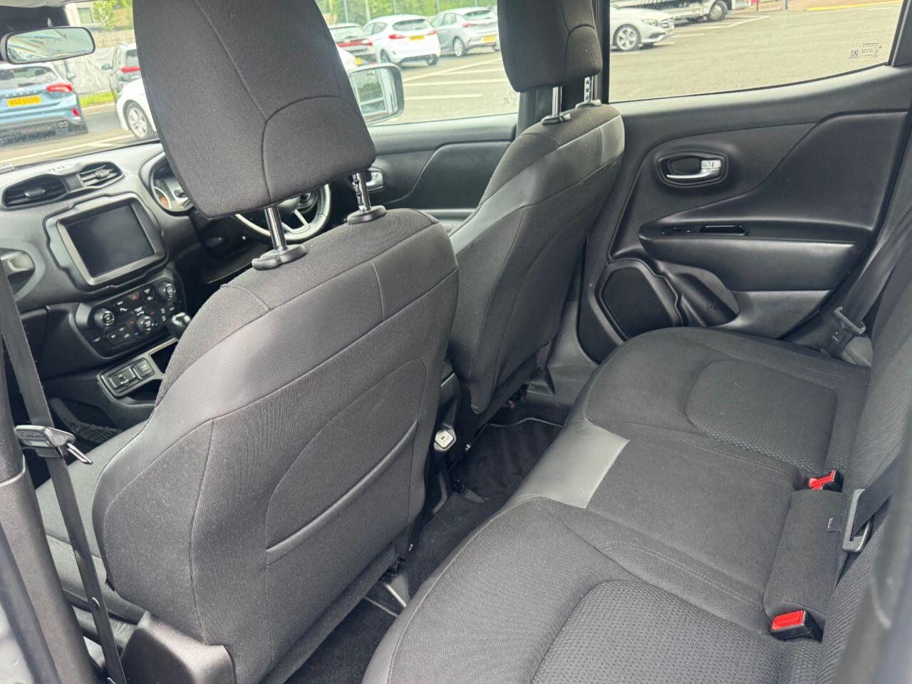 Jeep Renegade view 17
