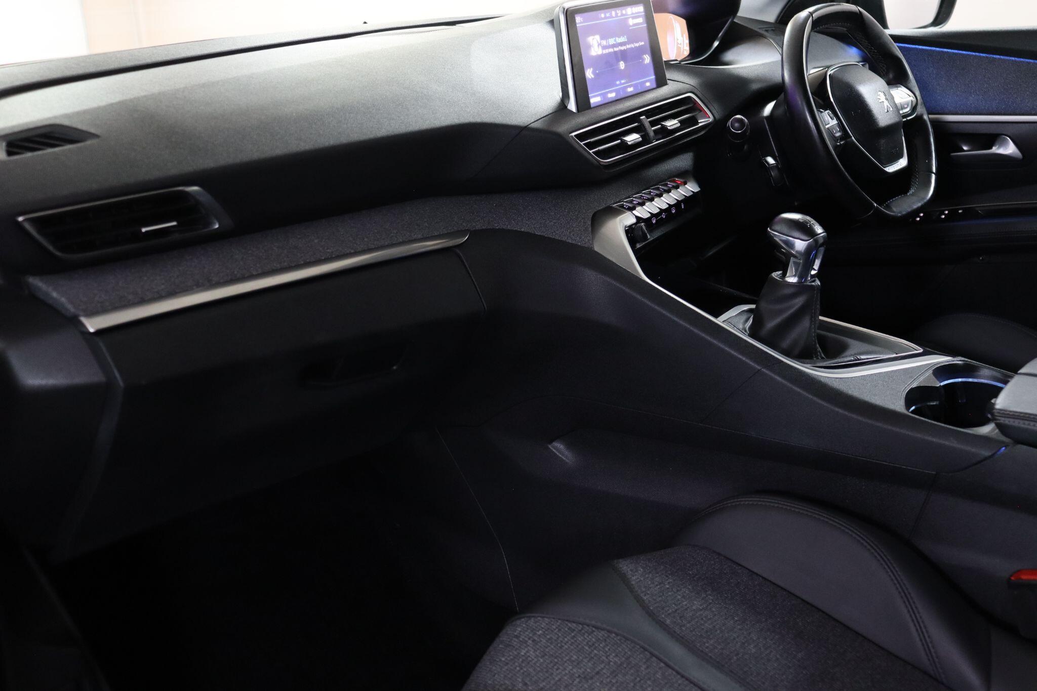 Peugeot 3008 view 34