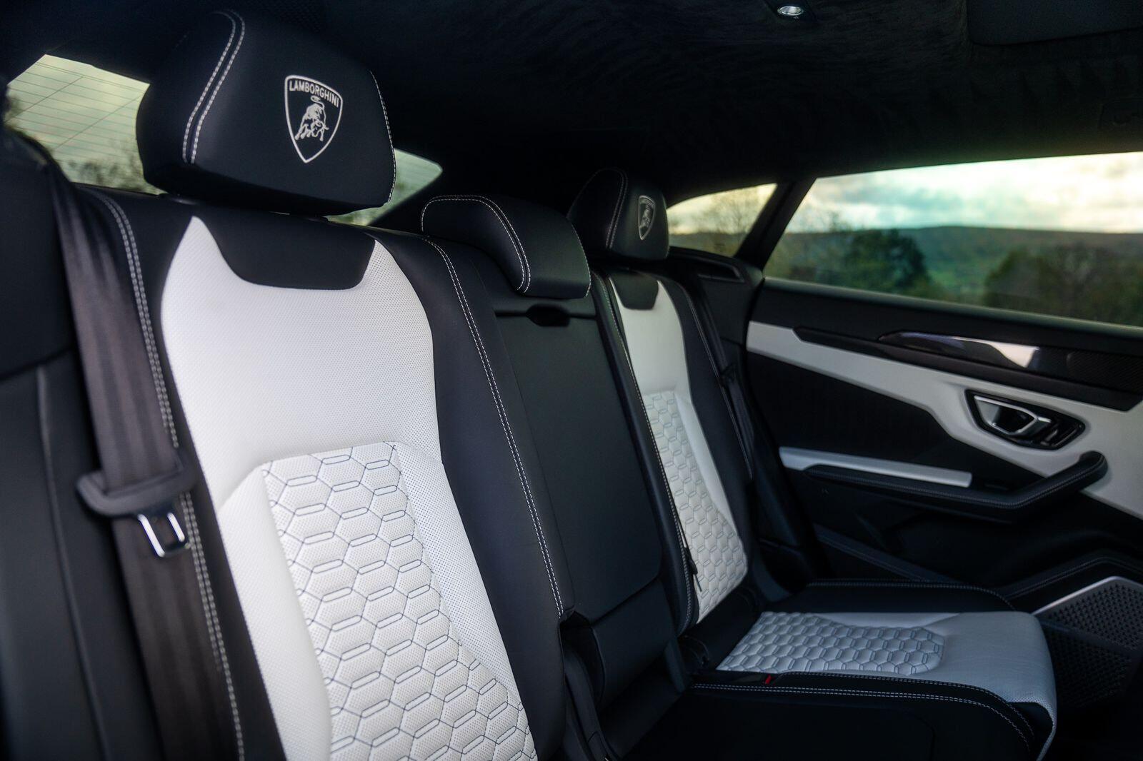 Lamborghini Urus view 31