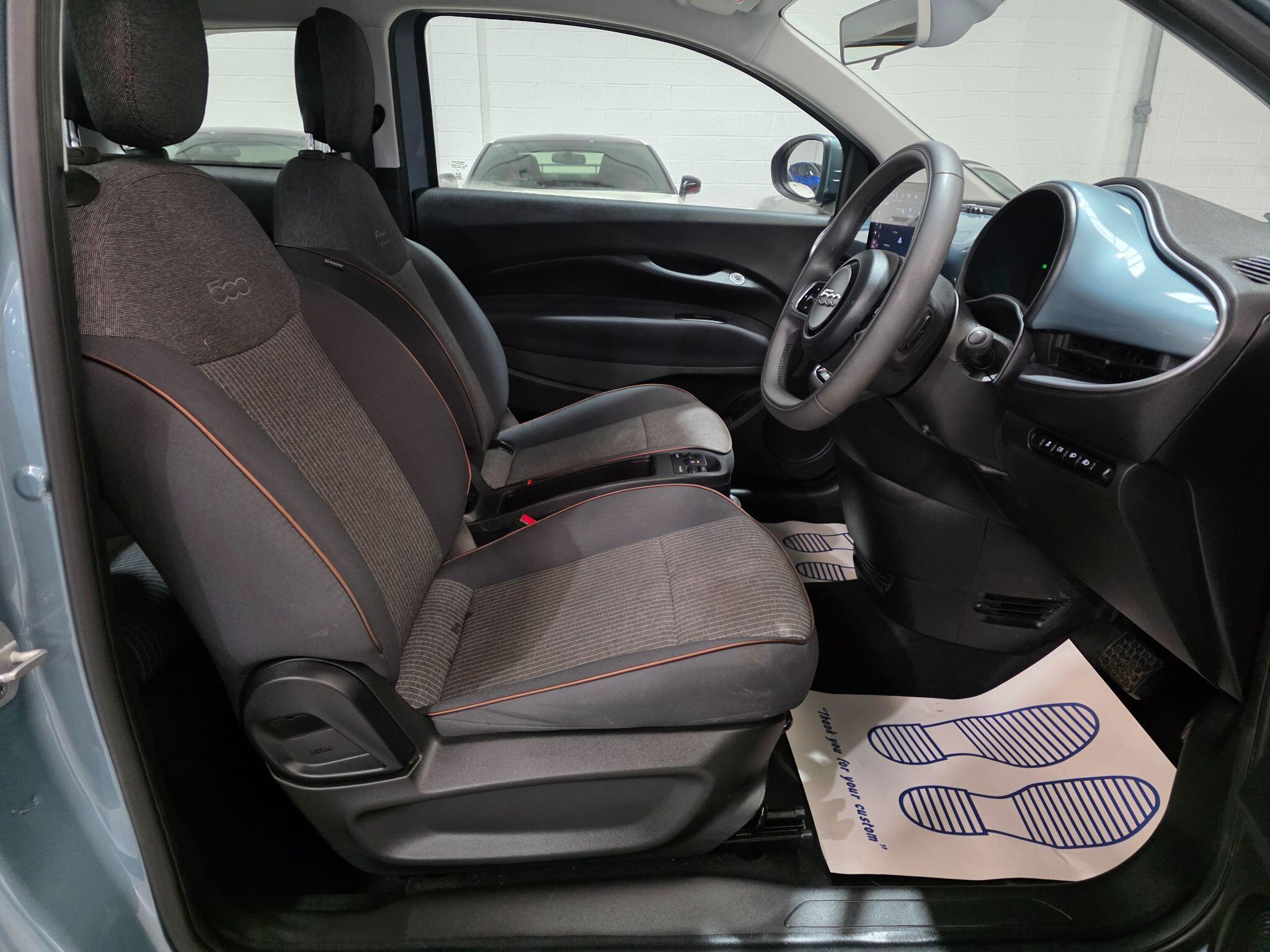 Fiat 500e view 6