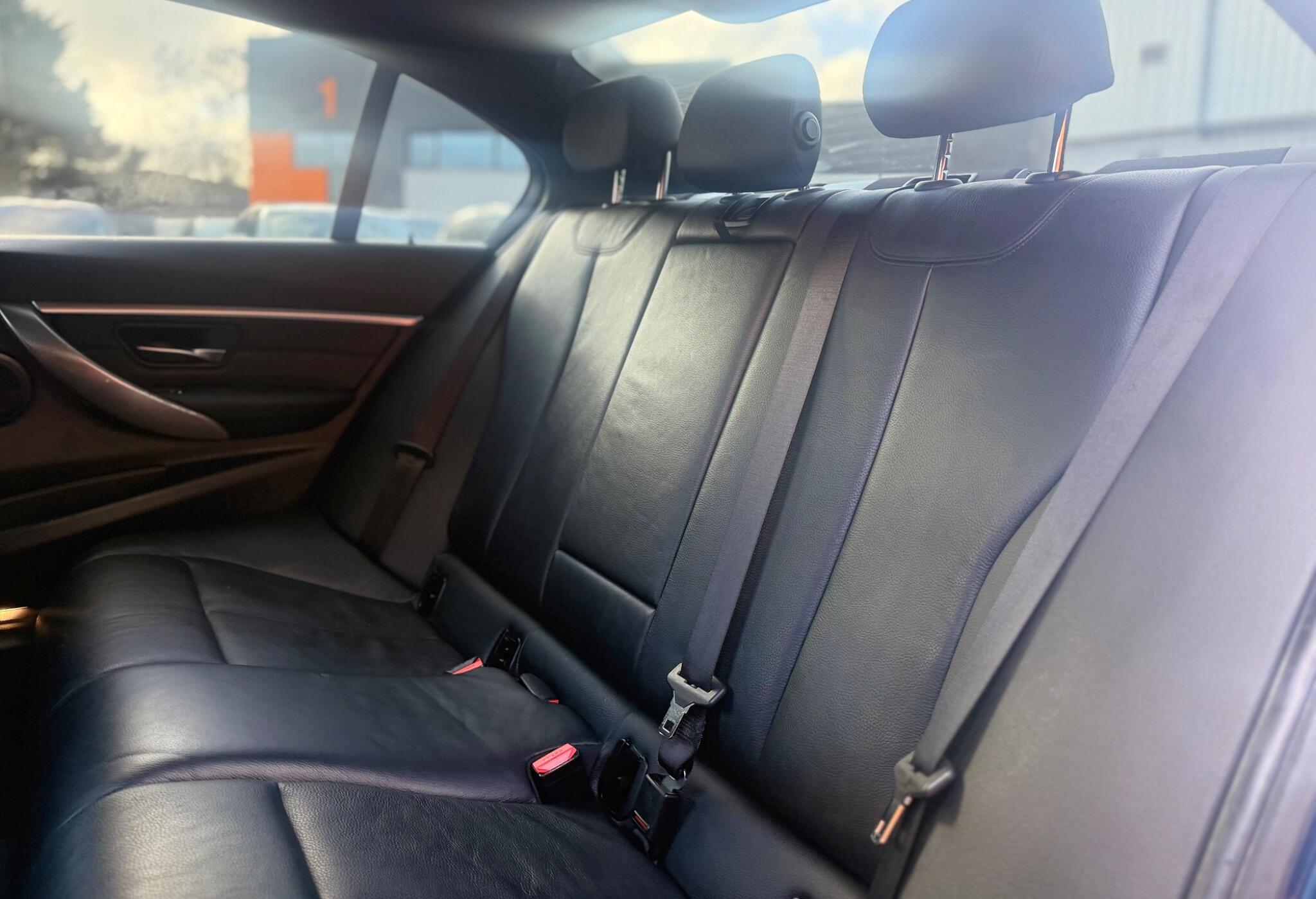 BMW 3 Series view 20