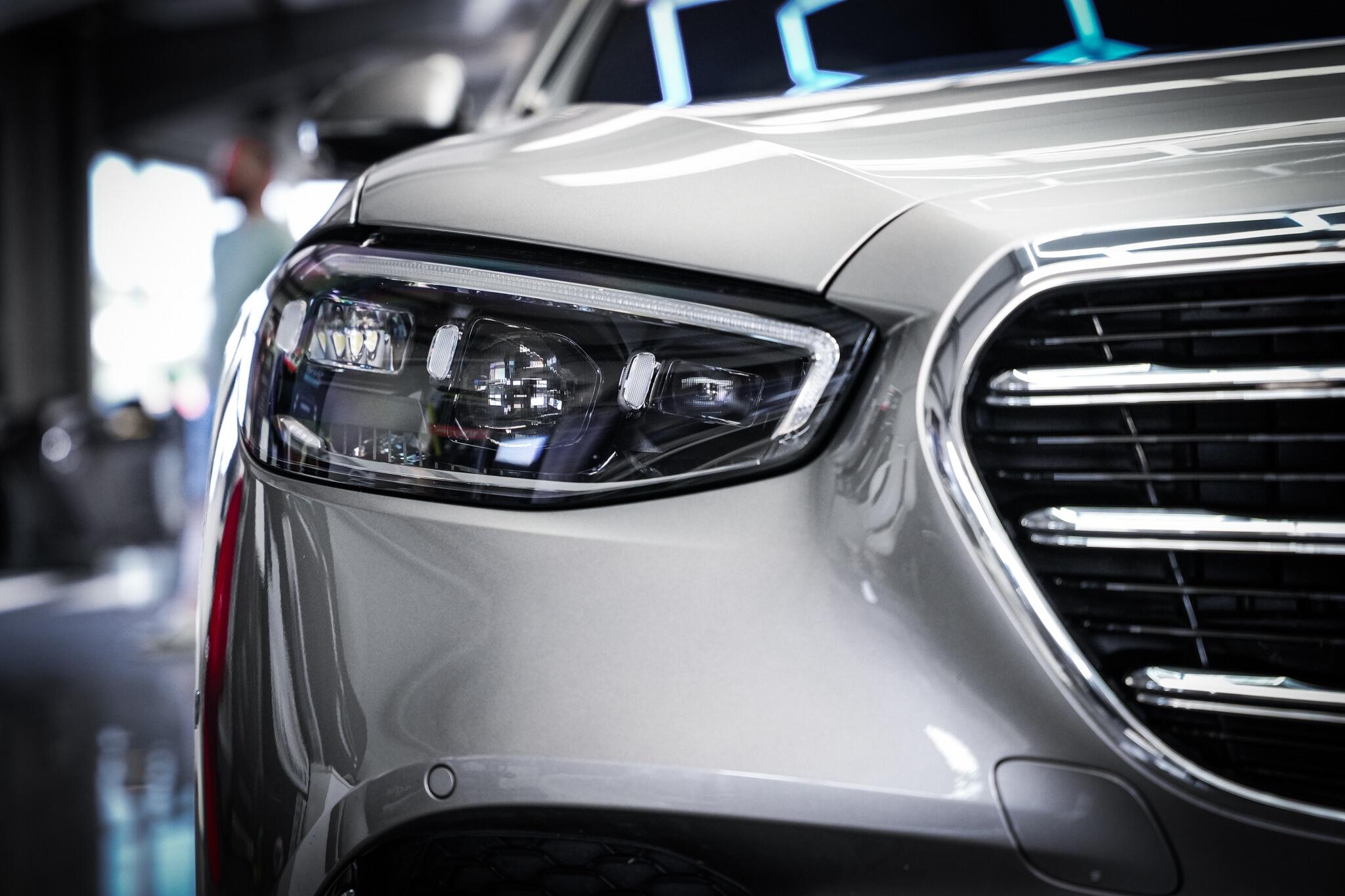 Mercedes-Benz S-Class view 31
