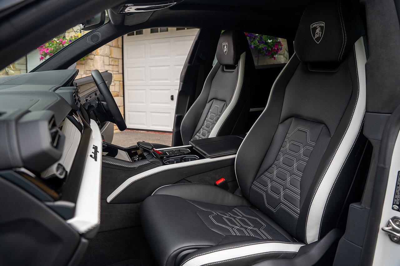 Lamborghini Urus view 79