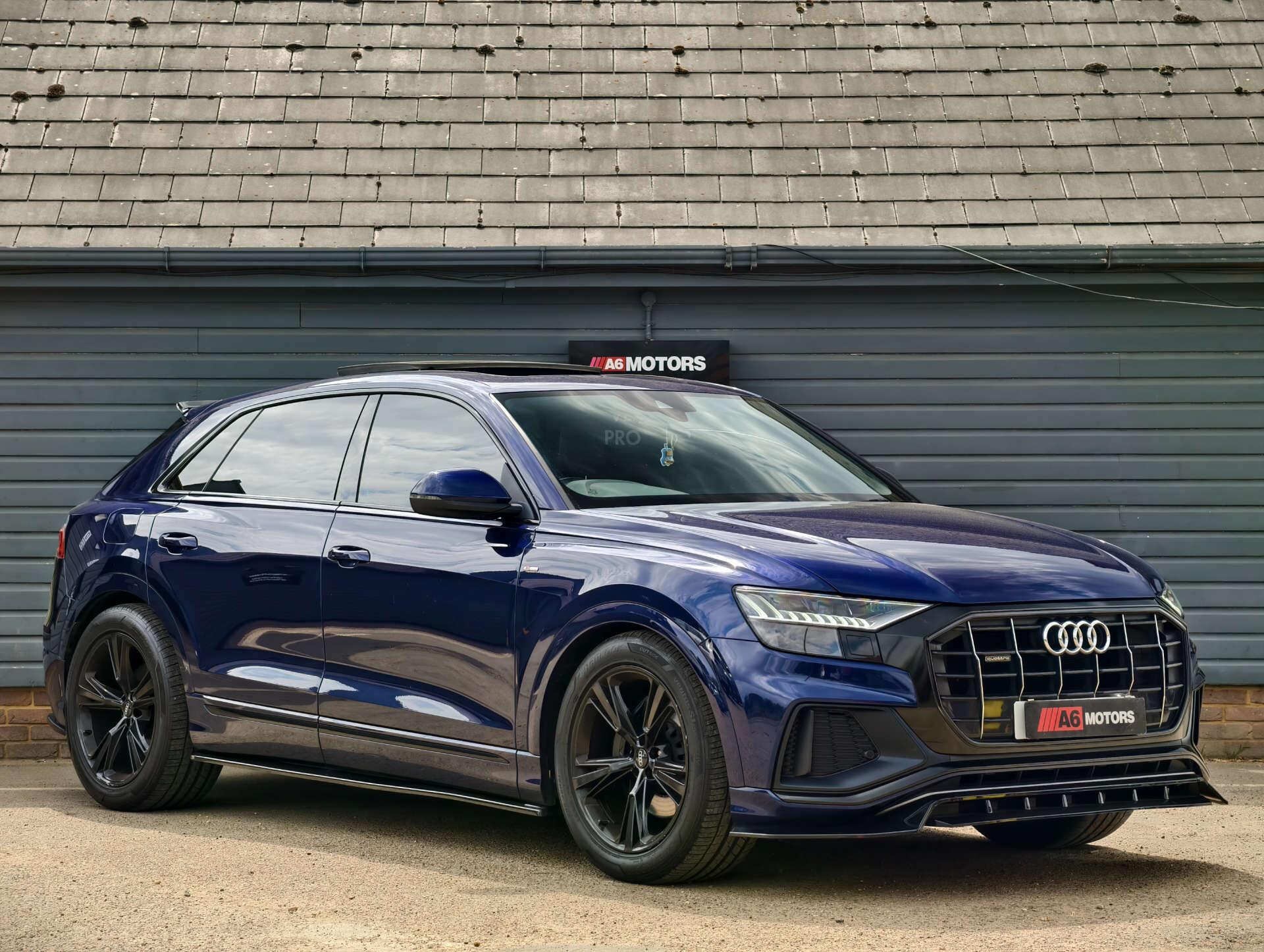 Audi Q8 view 3