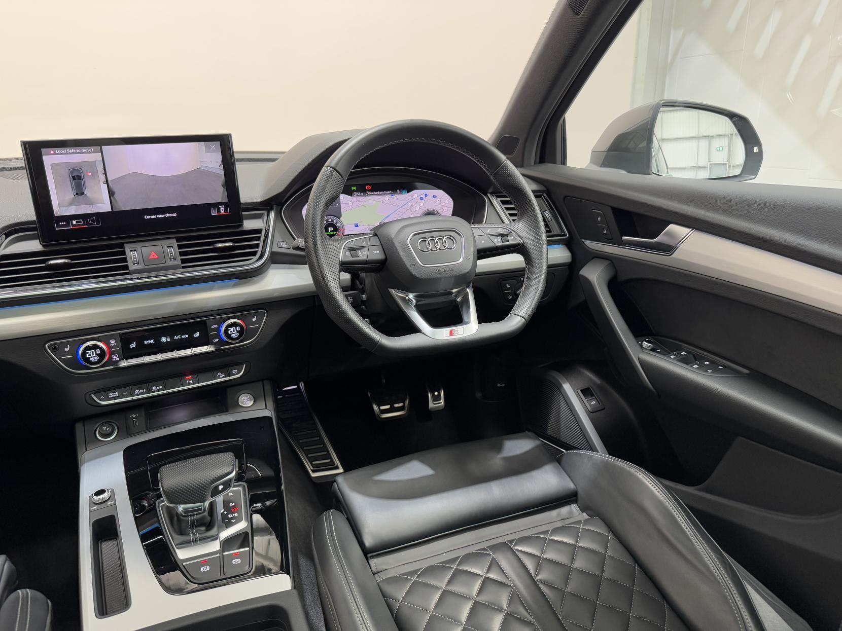 Audi Q5 view 22