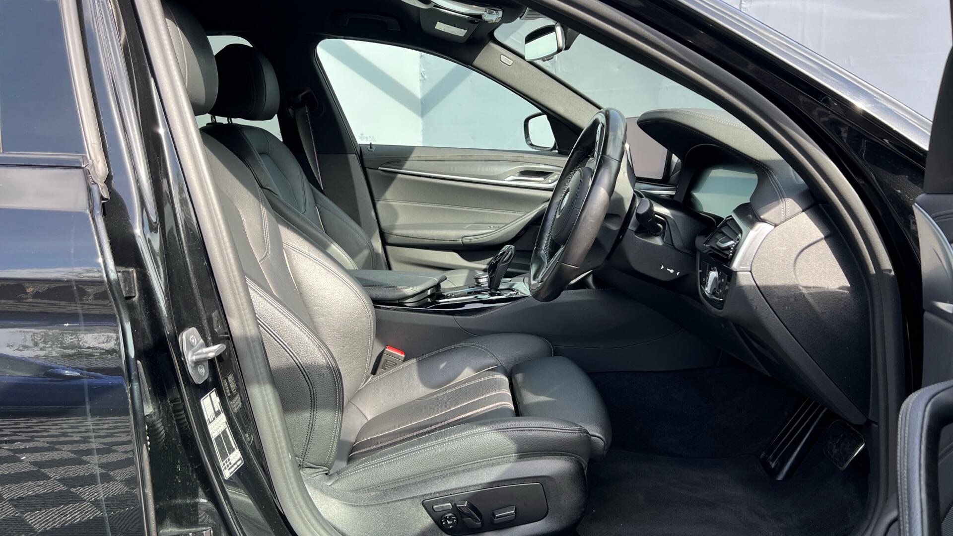 BMW 5 Series view 12