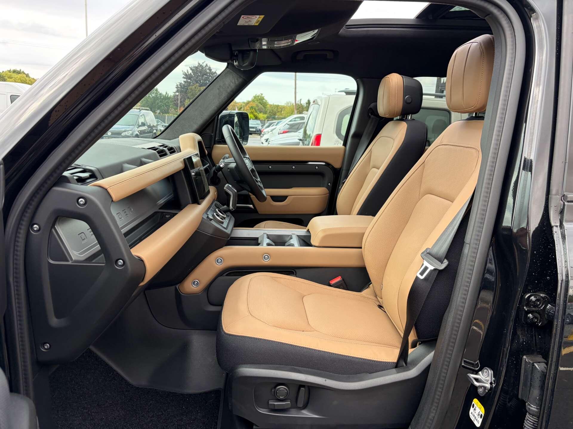 Land Rover Defender 110 view 15