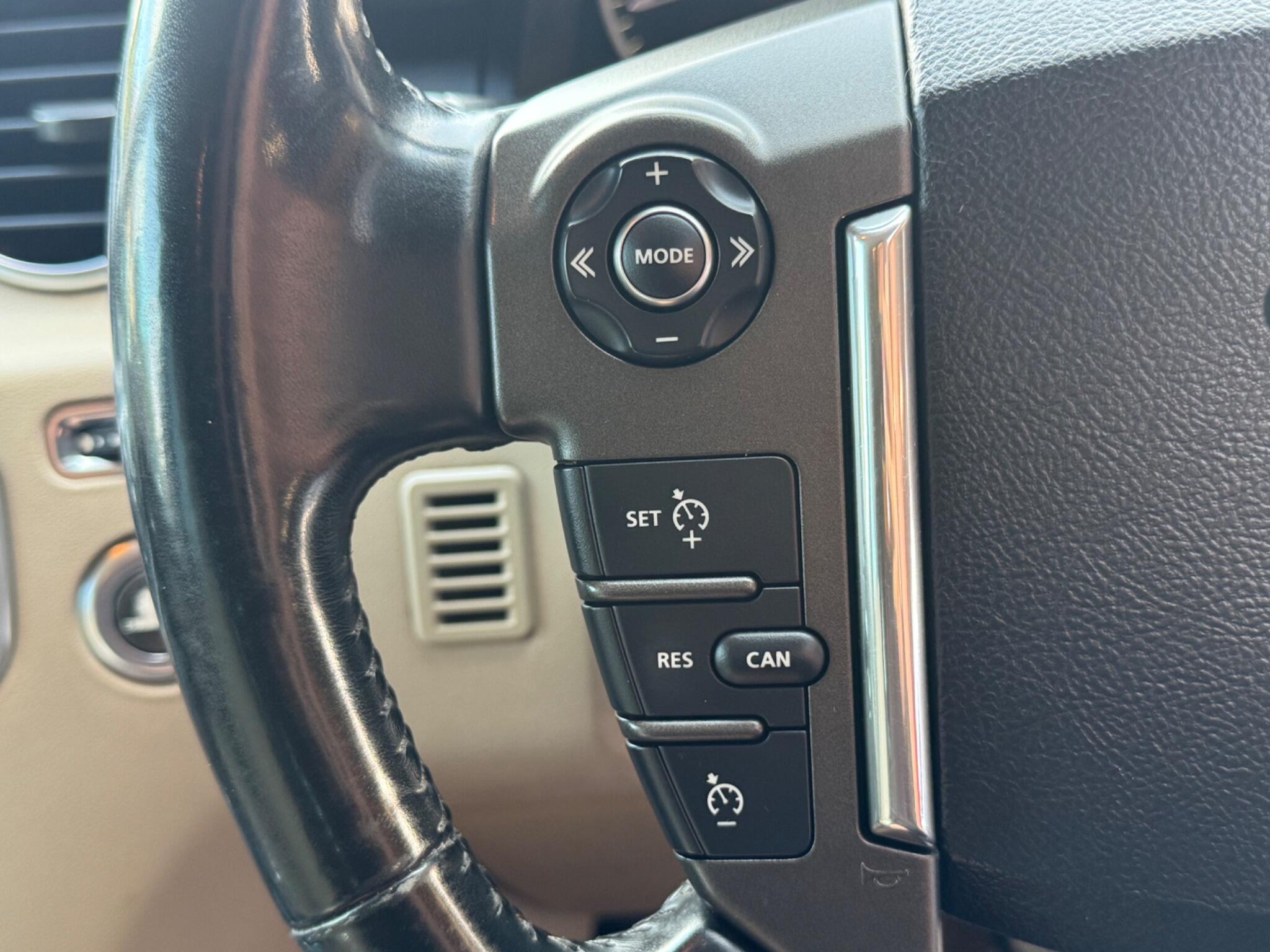 Land Rover Discovery 4 view 17