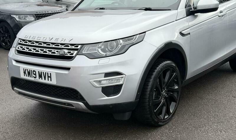 Land Rover Discovery Sport view 15