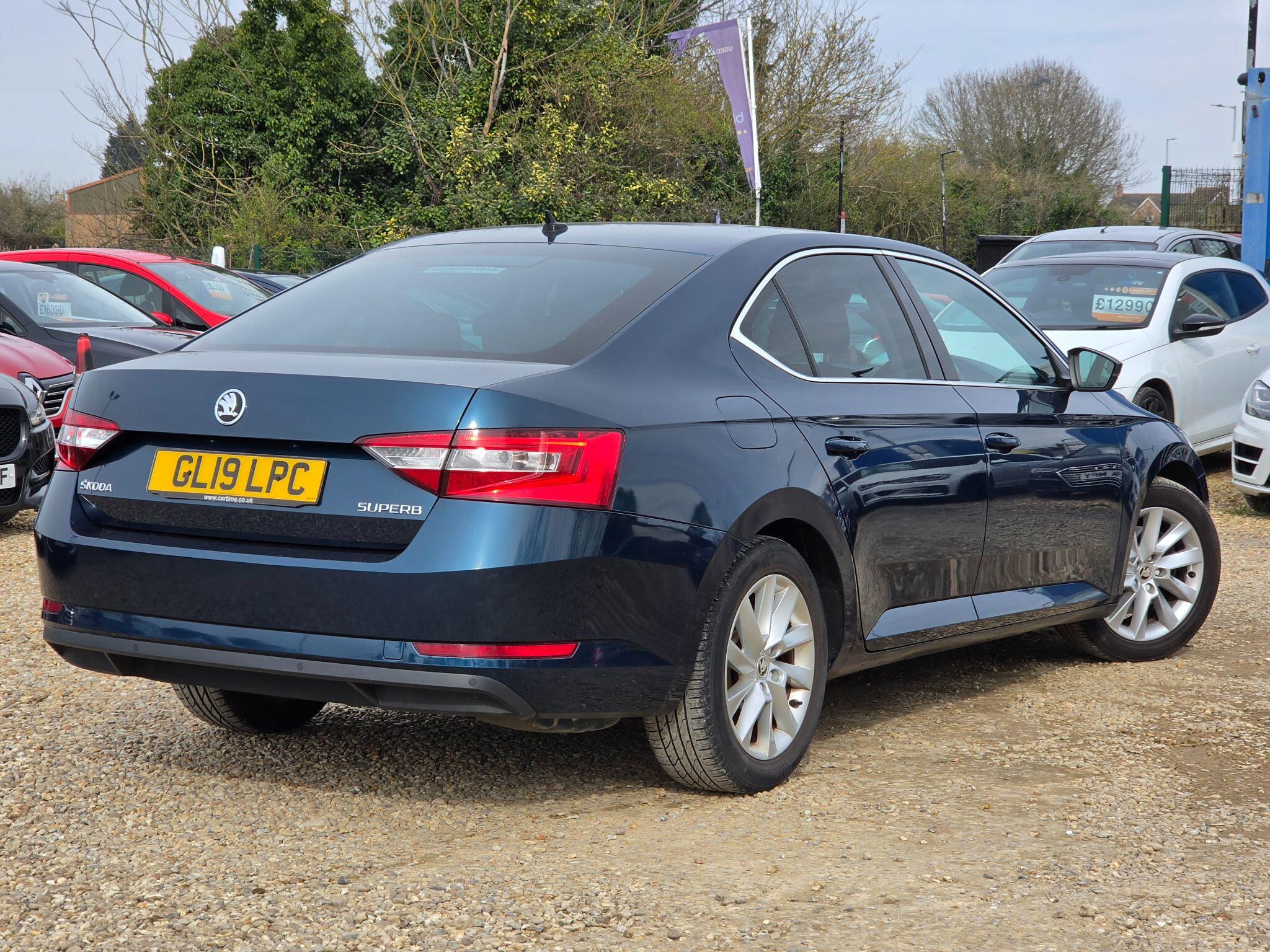 Skoda Superb view 3