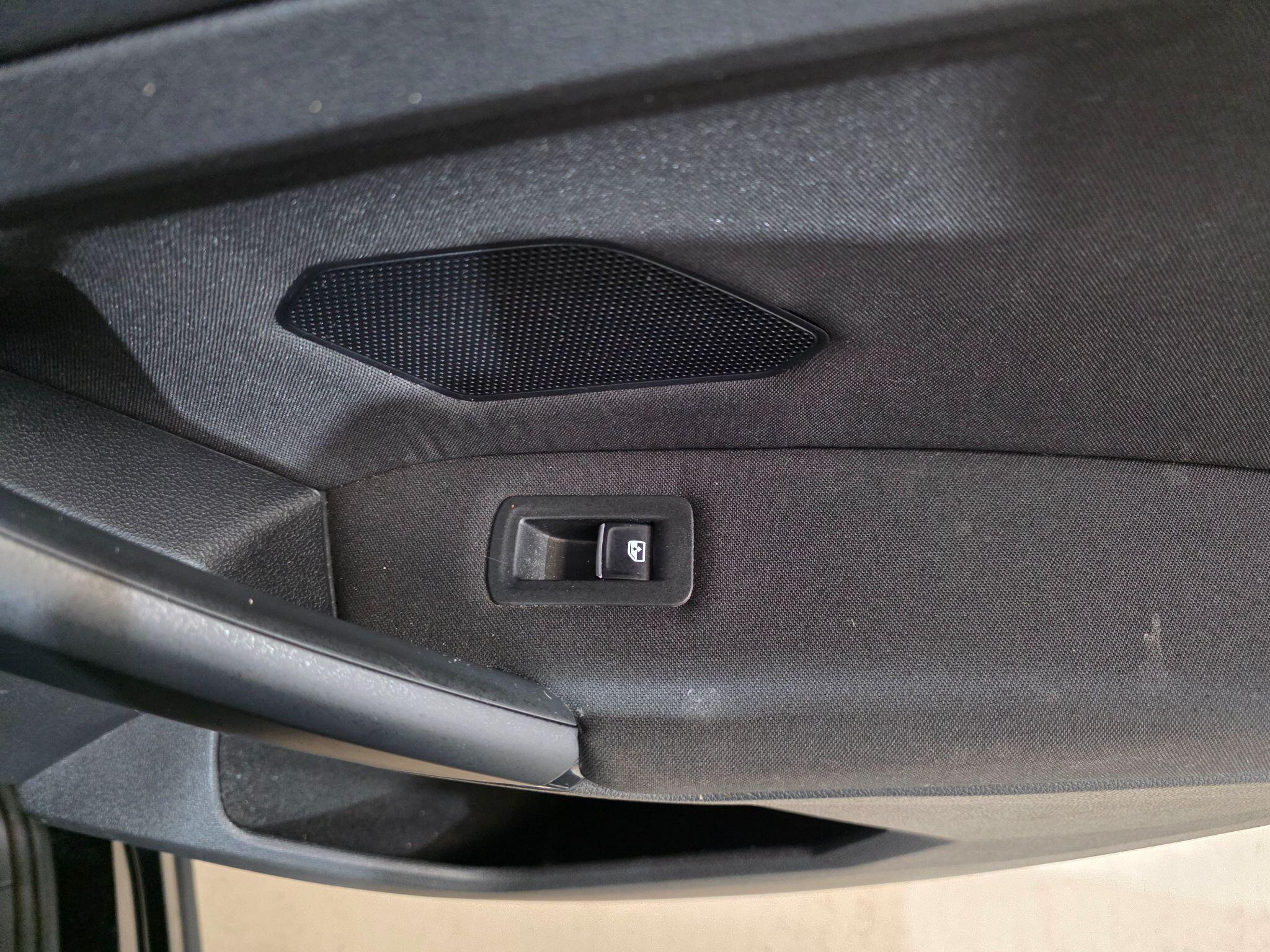 Volkswagen Tiguan view 20
