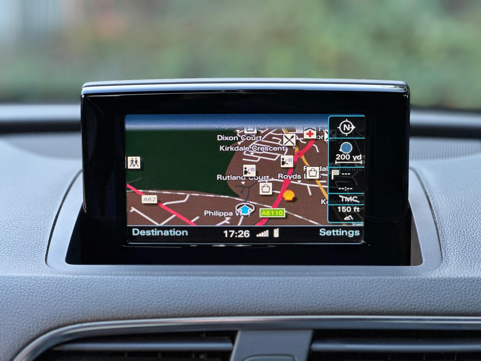 Audi Q3 view 29