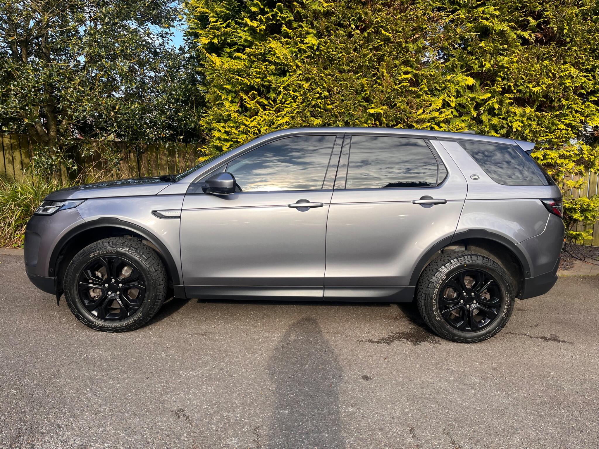 Land Rover Discovery Sport view 8