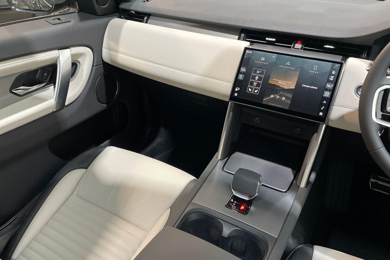 Land Rover Discovery Sport view 27