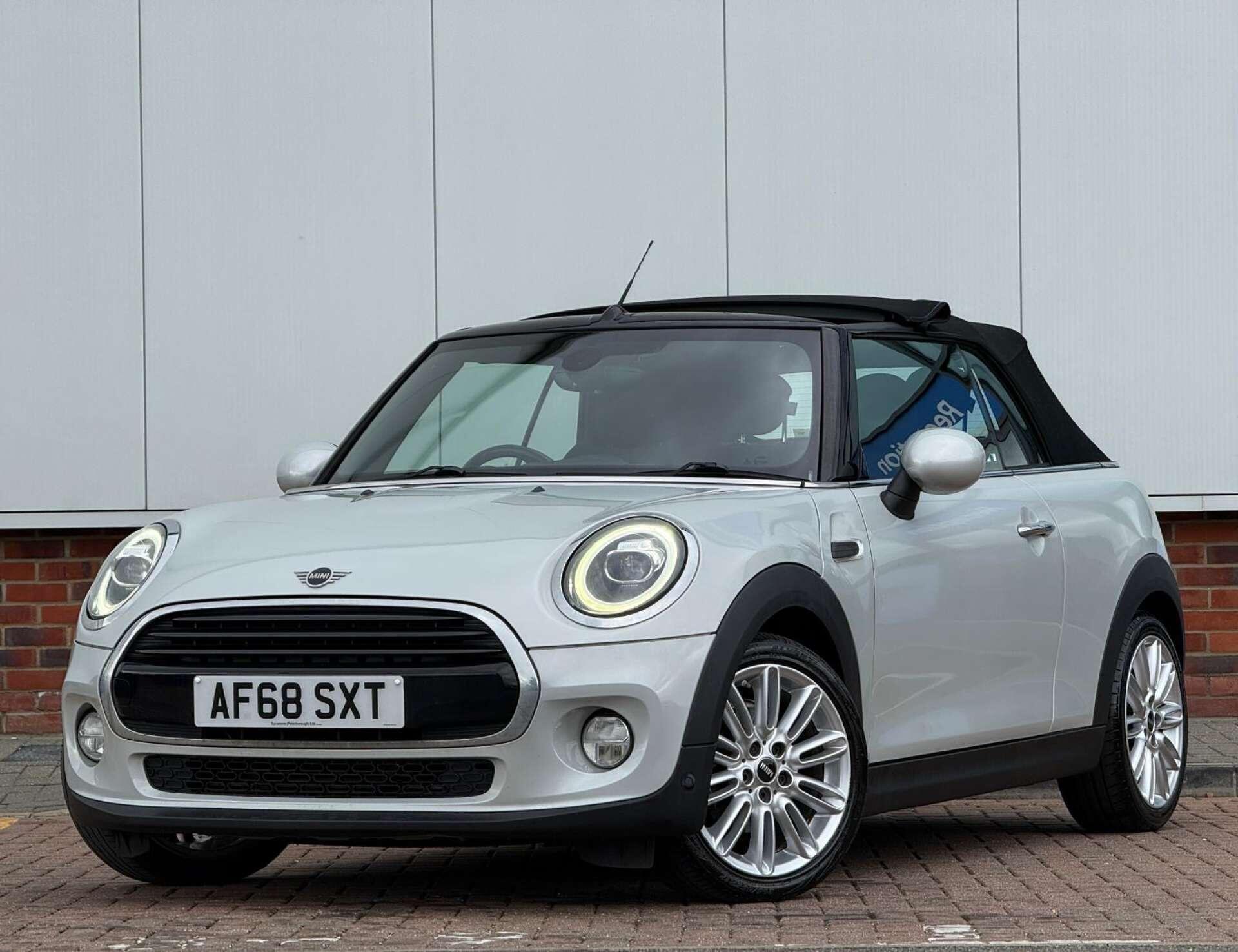 Mini Convertible view 3