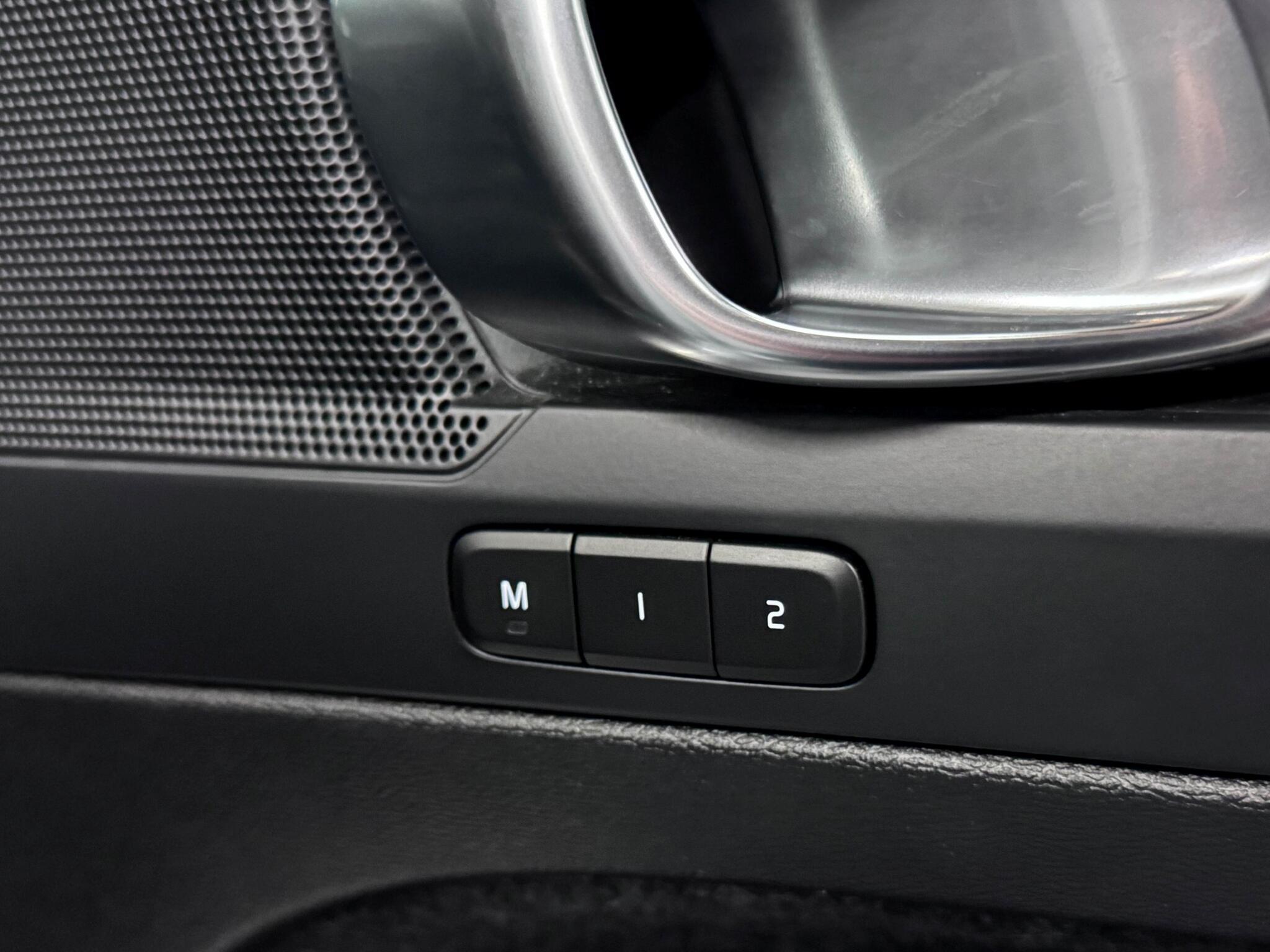 Volvo XC40 view 16