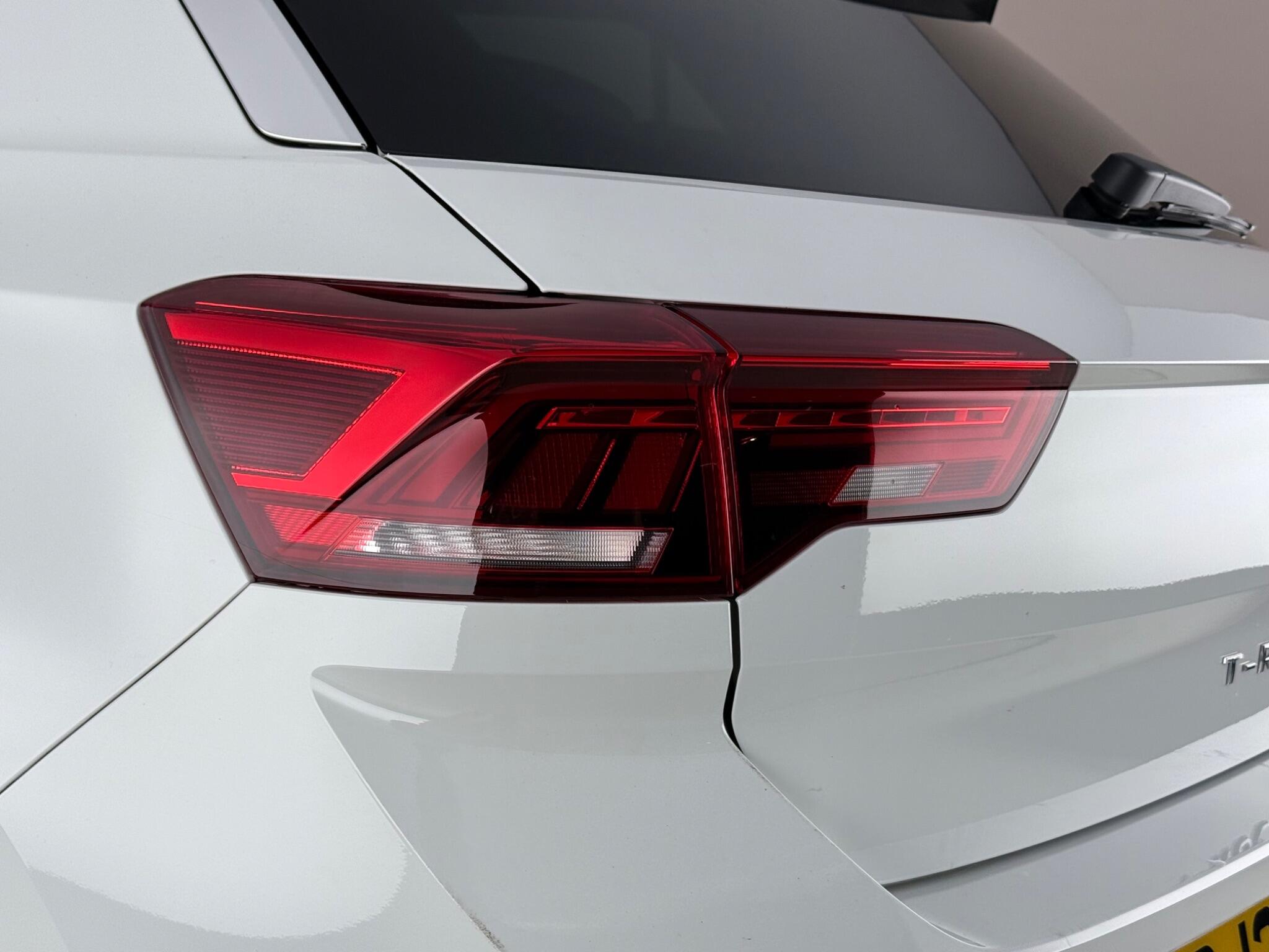 Volkswagen T-Roc view 31