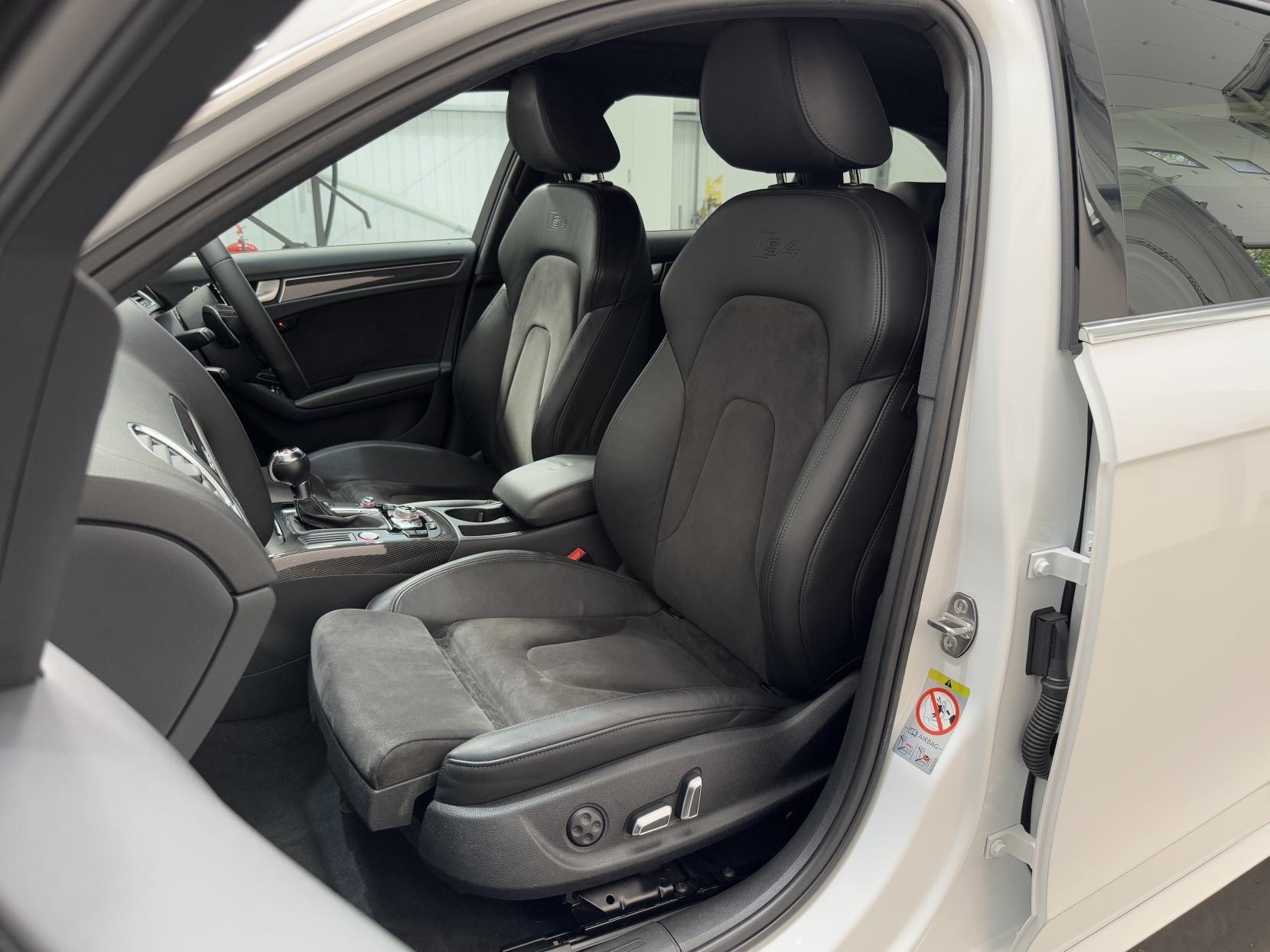 Audi S4 Avant view 46