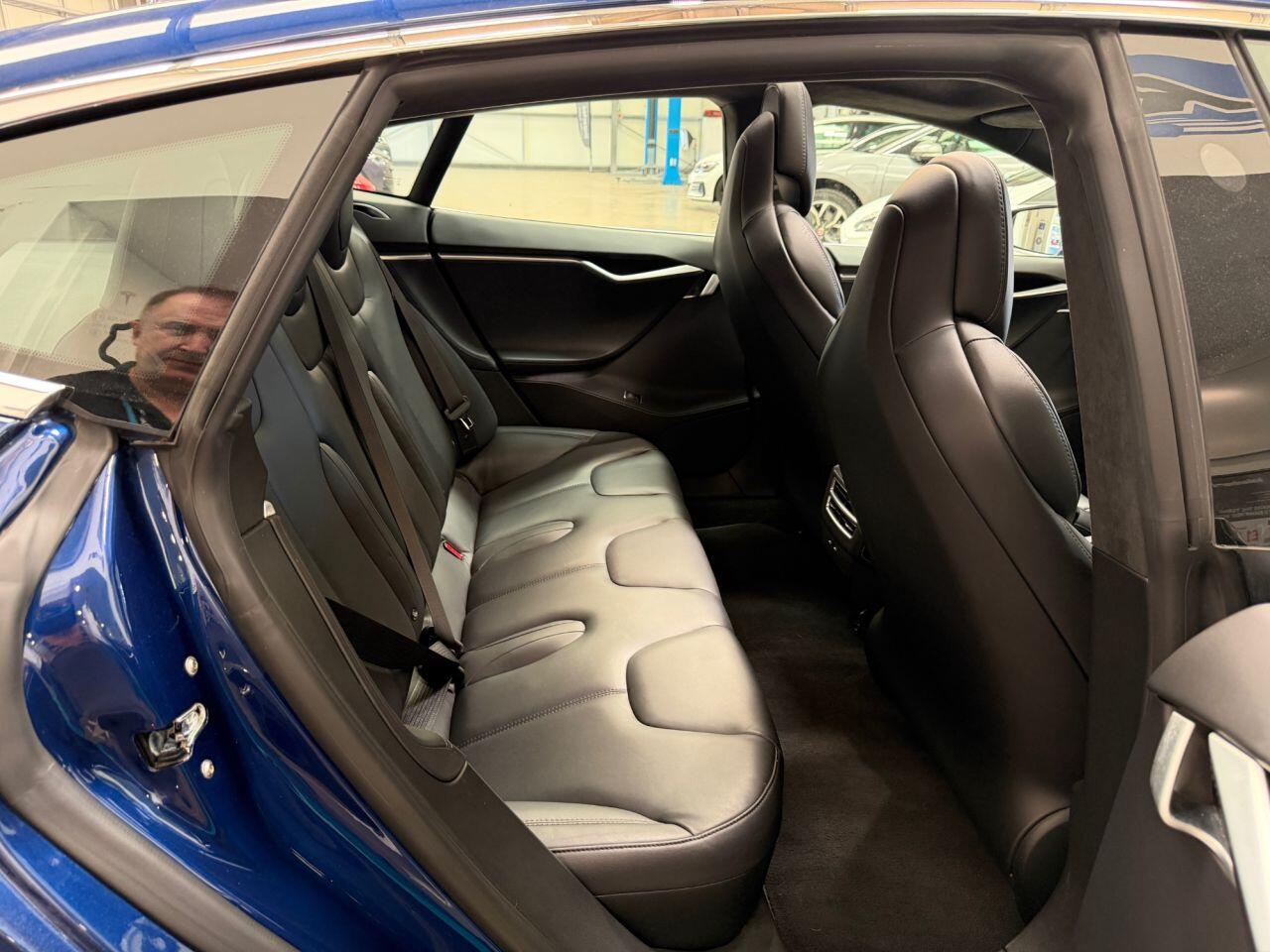 Tesla Model S view 19