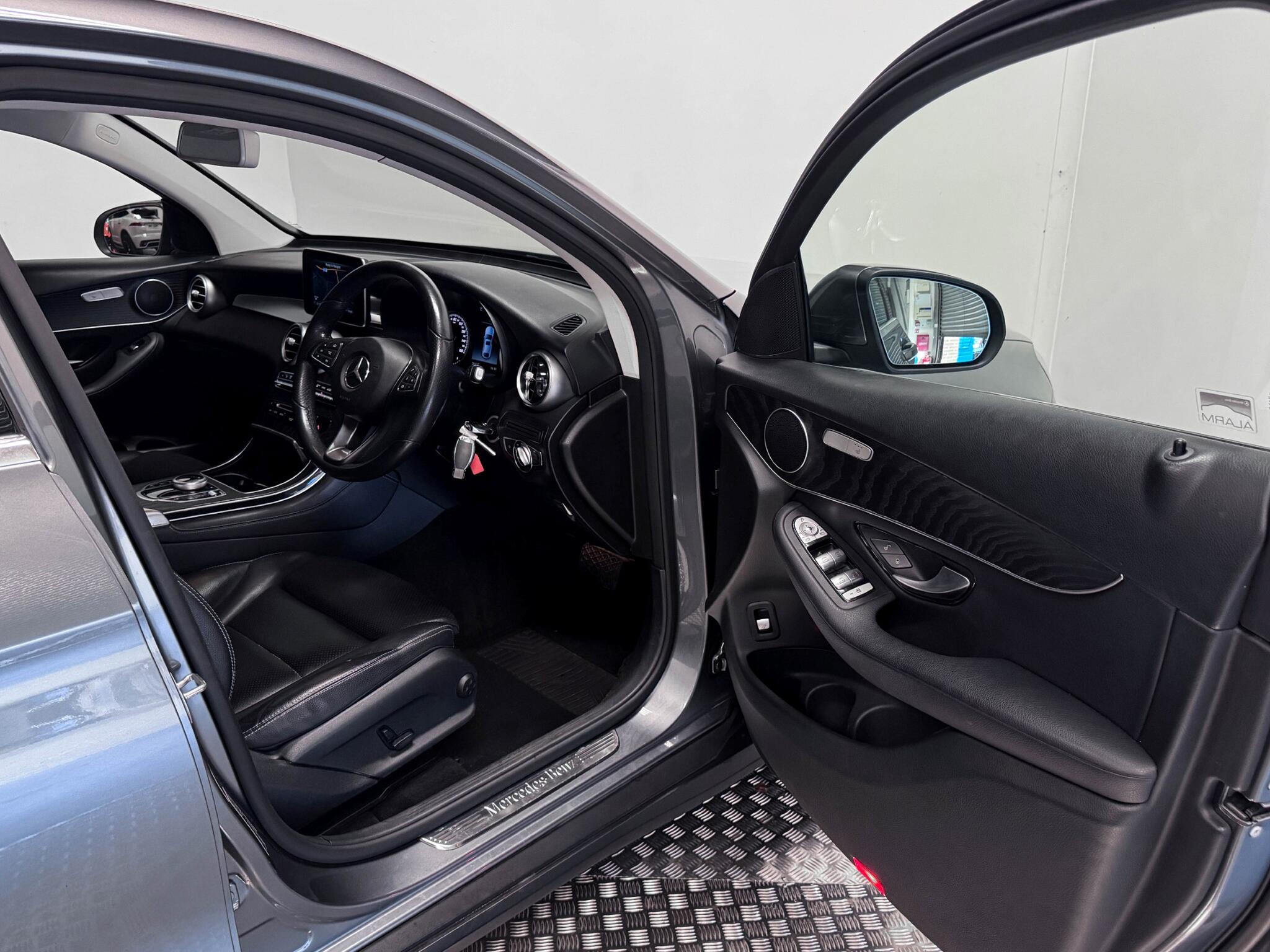 Mercedes-Benz GLC view 27