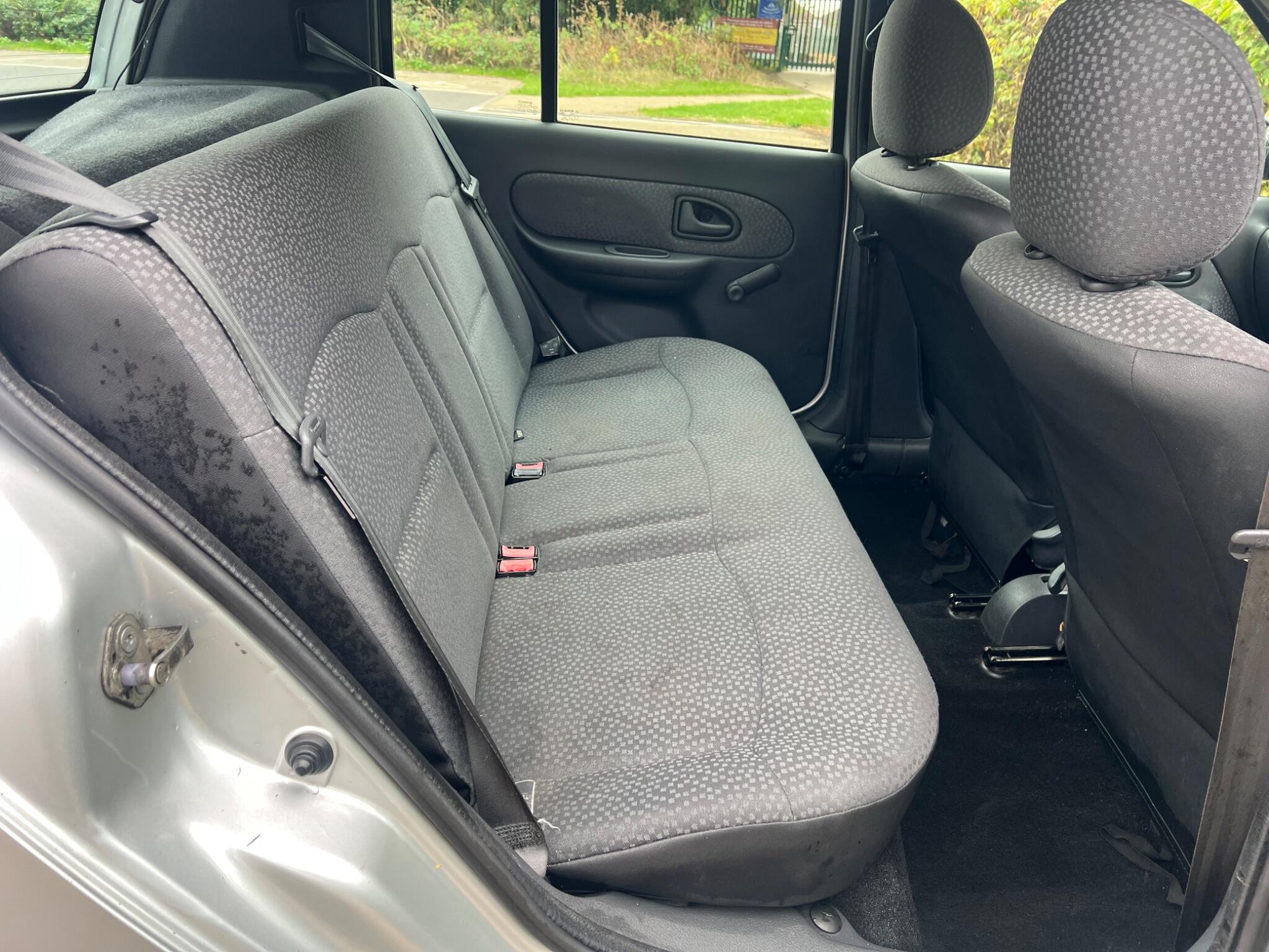 Renault Clio view 18