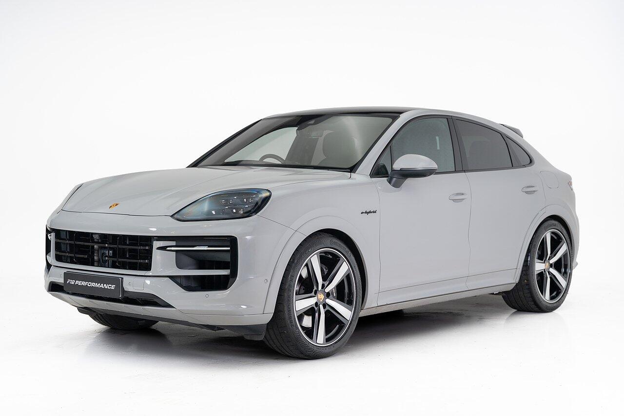Porsche Cayenne view 11