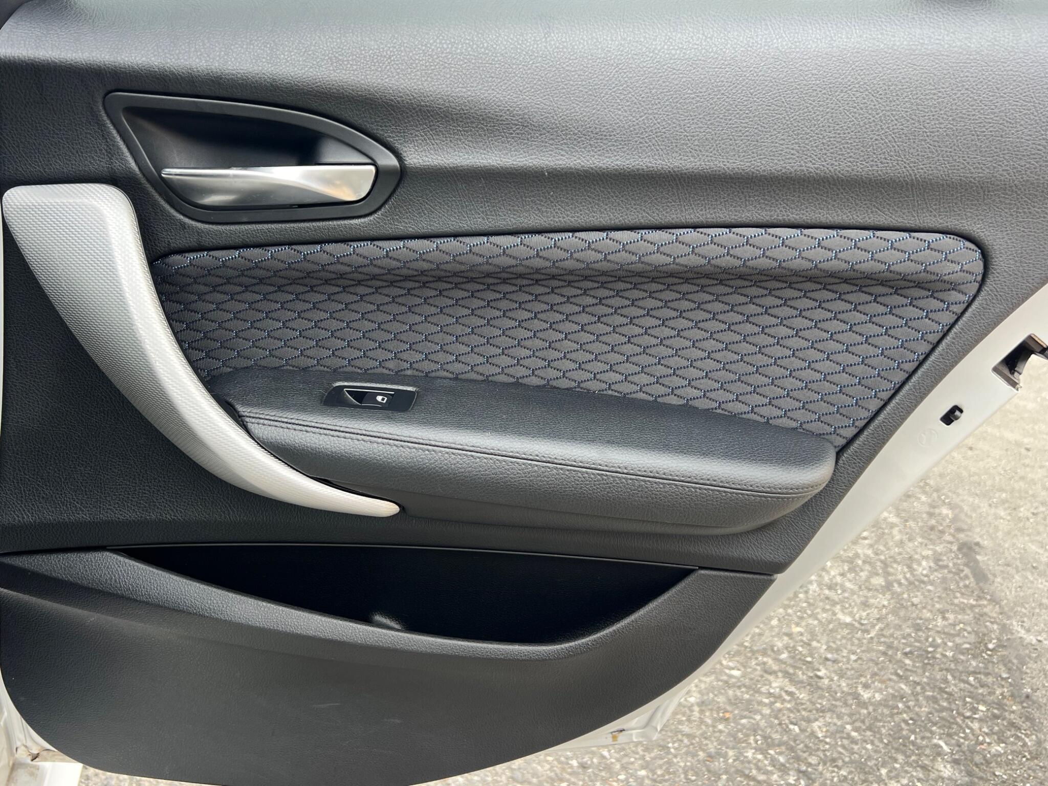 BMW 1 Series view 25