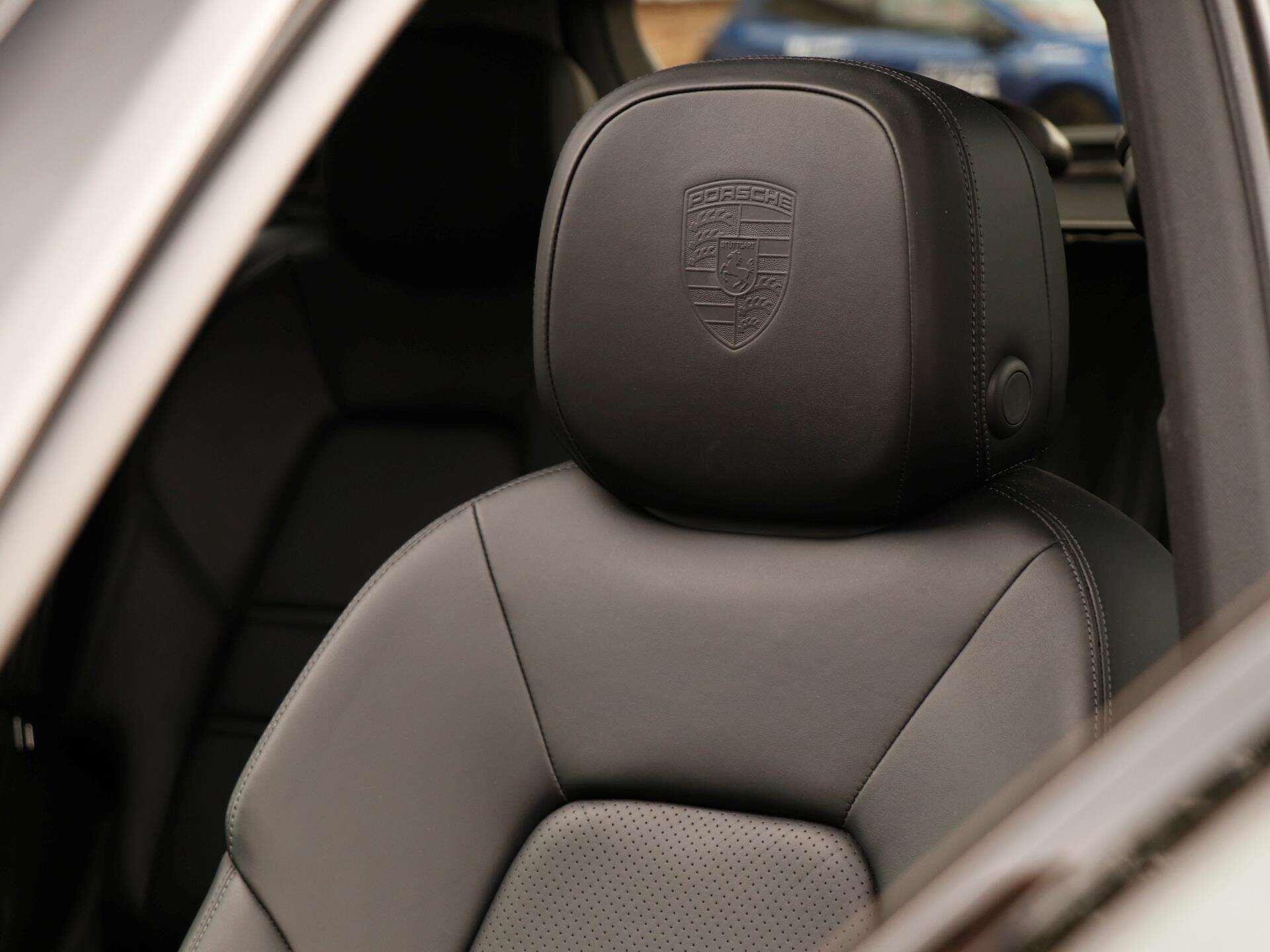 Porsche Cayenne view 26