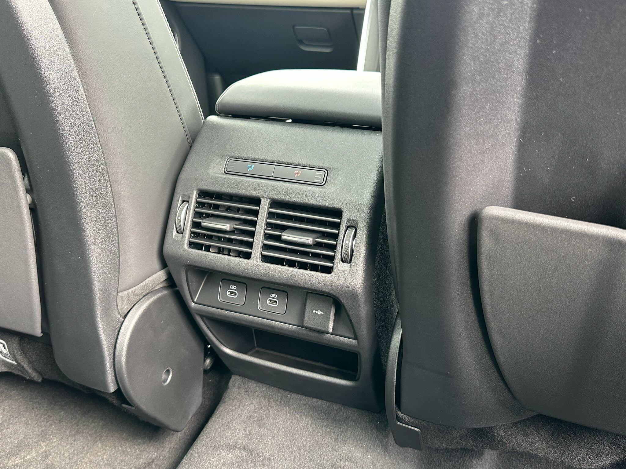 Land Rover Discovery Sport view 15