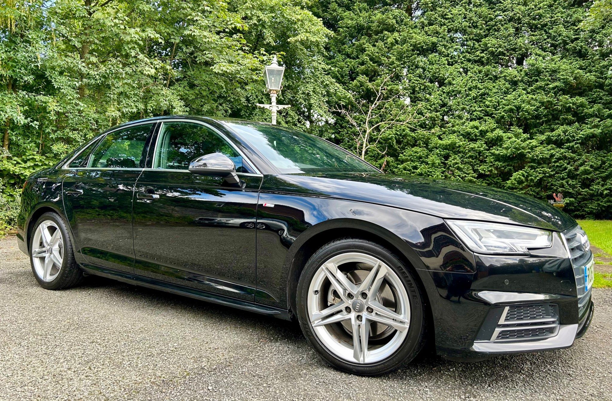 Audi A4 view 9