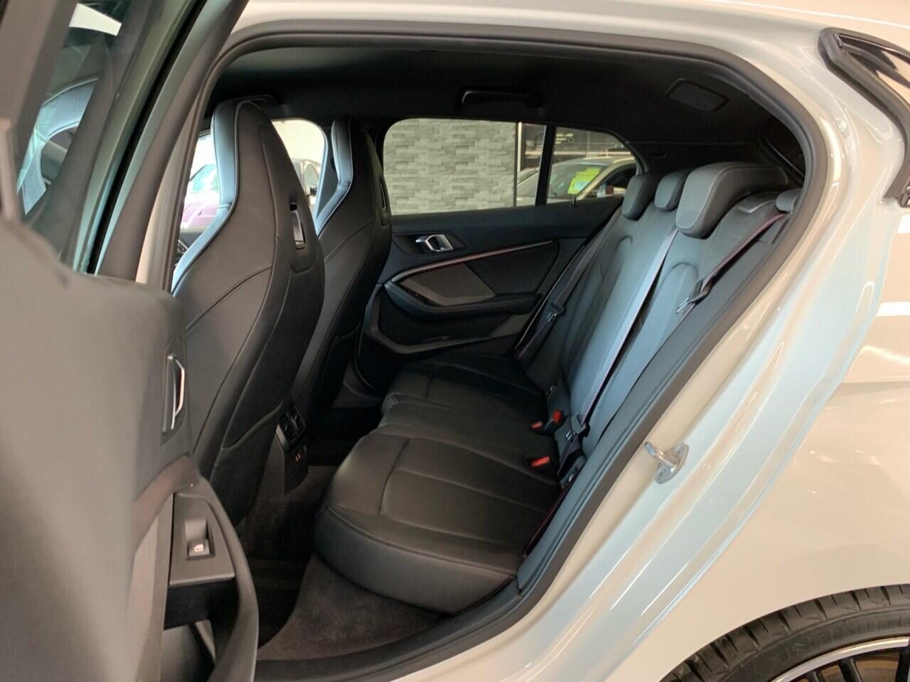 BMW 1 Series view 27