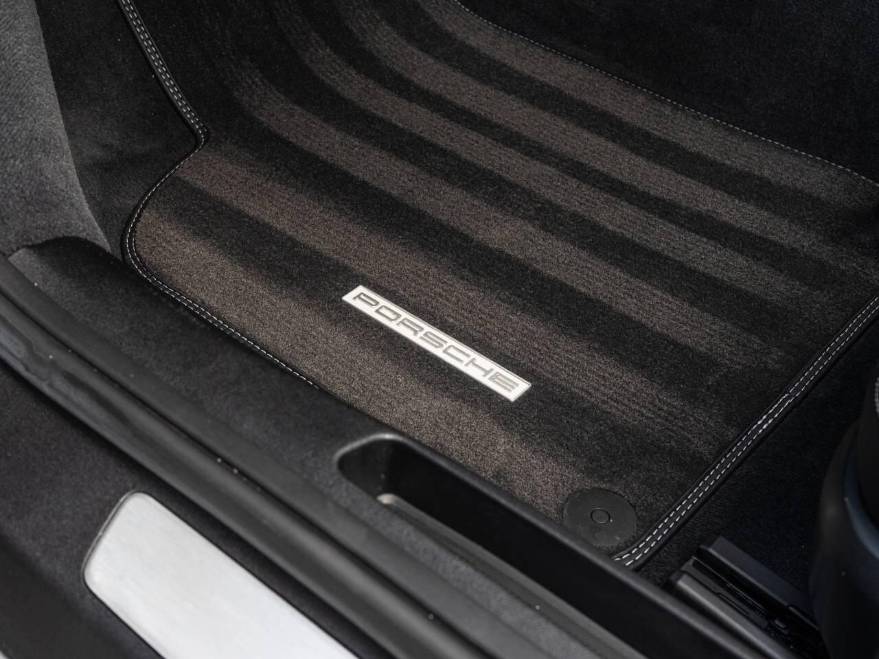Porsche 911 view 47