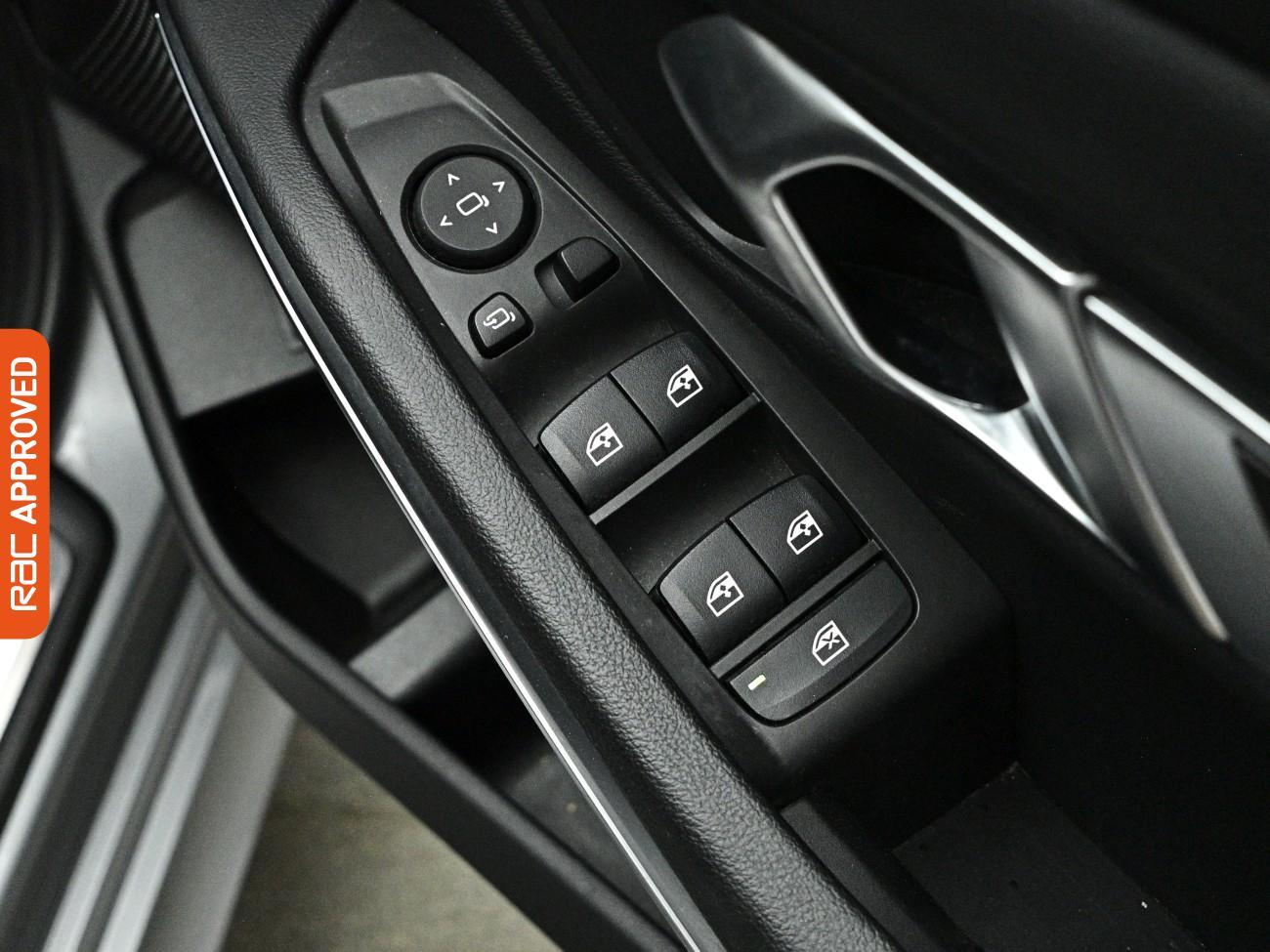 BMW 3 Series view 28