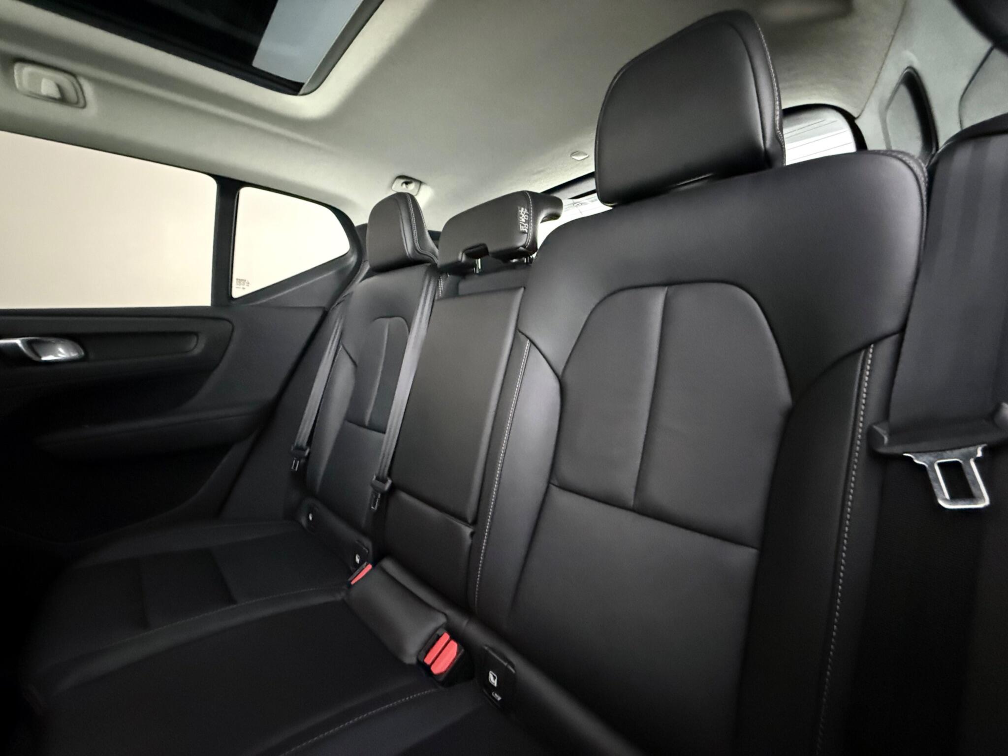 Volvo XC40 view 34