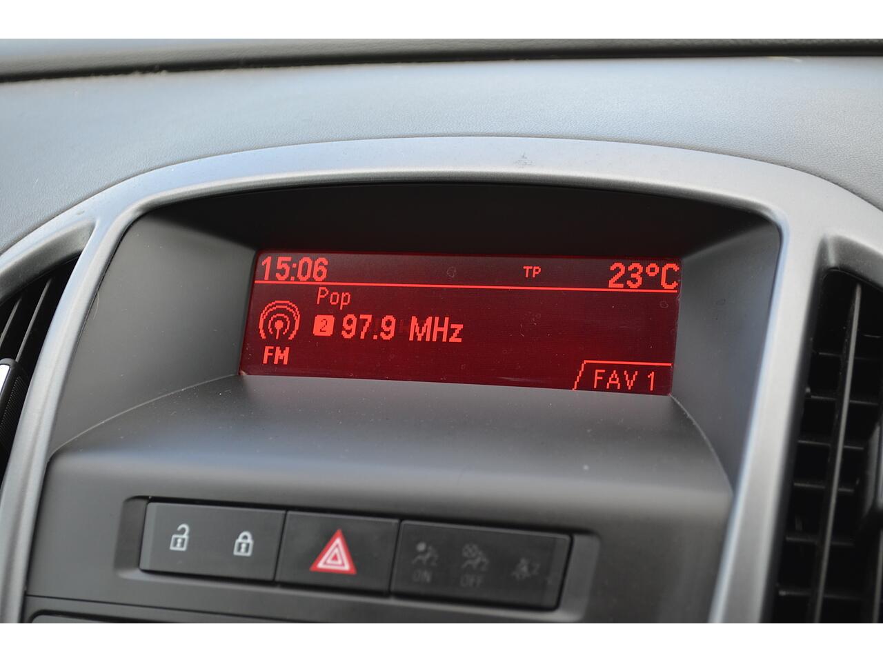Vauxhall Astra GTC view 17