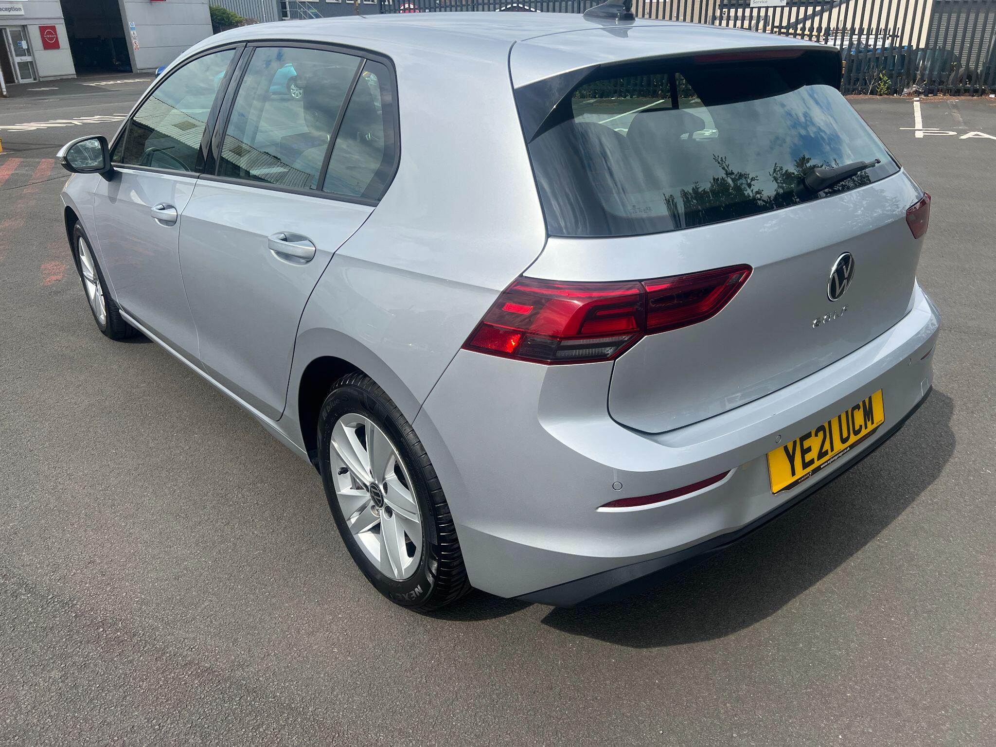 Volkswagen Golf view 4
