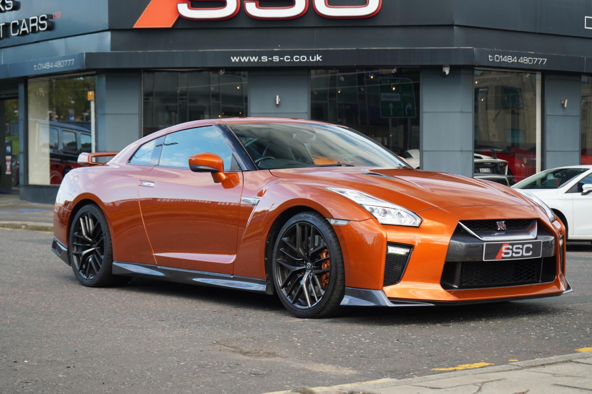 Nissan GT-R view 4