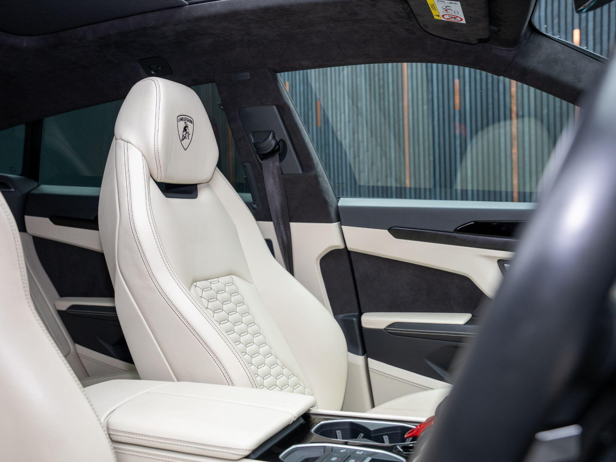 Lamborghini Urus view 24