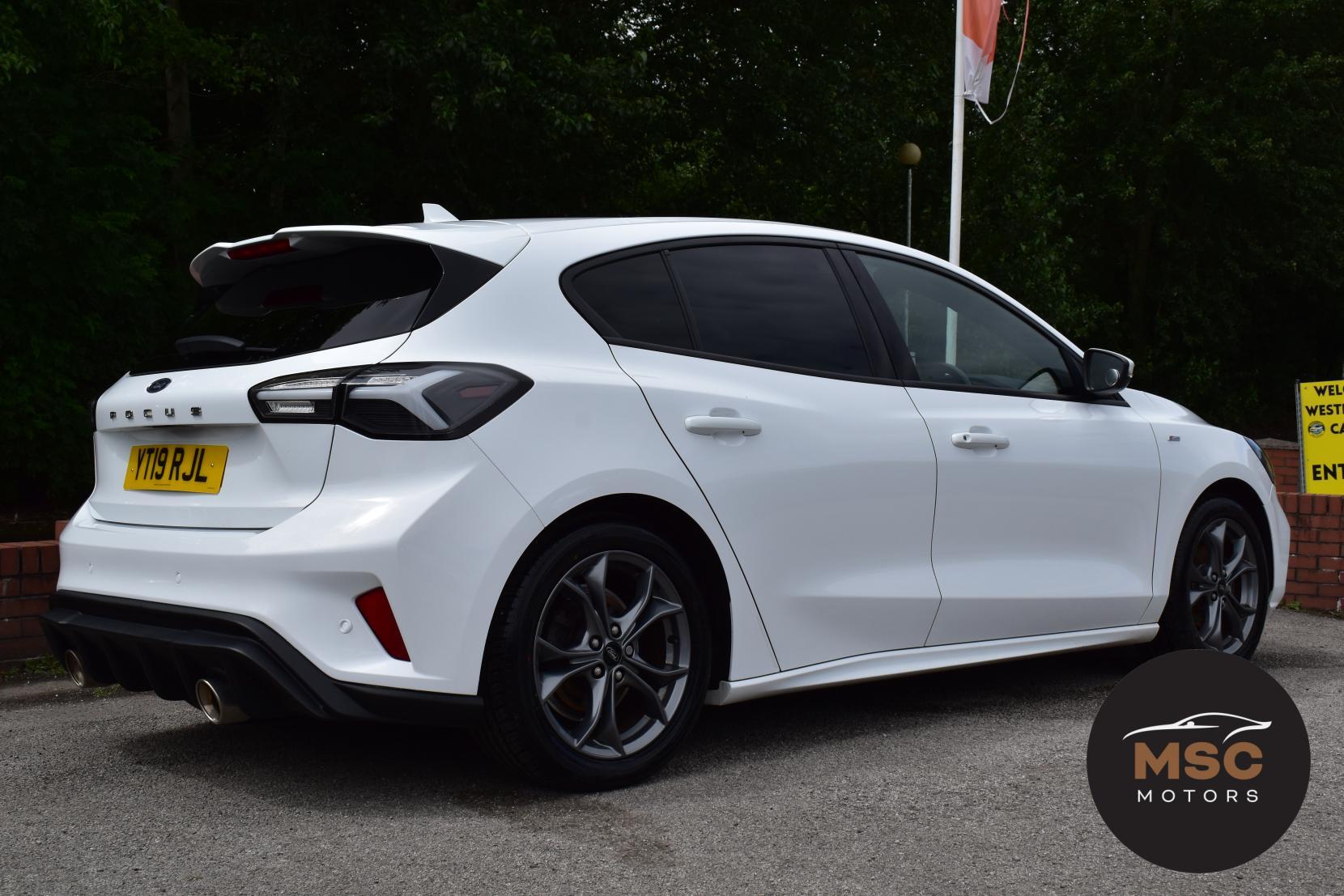 Ford Focus view 20